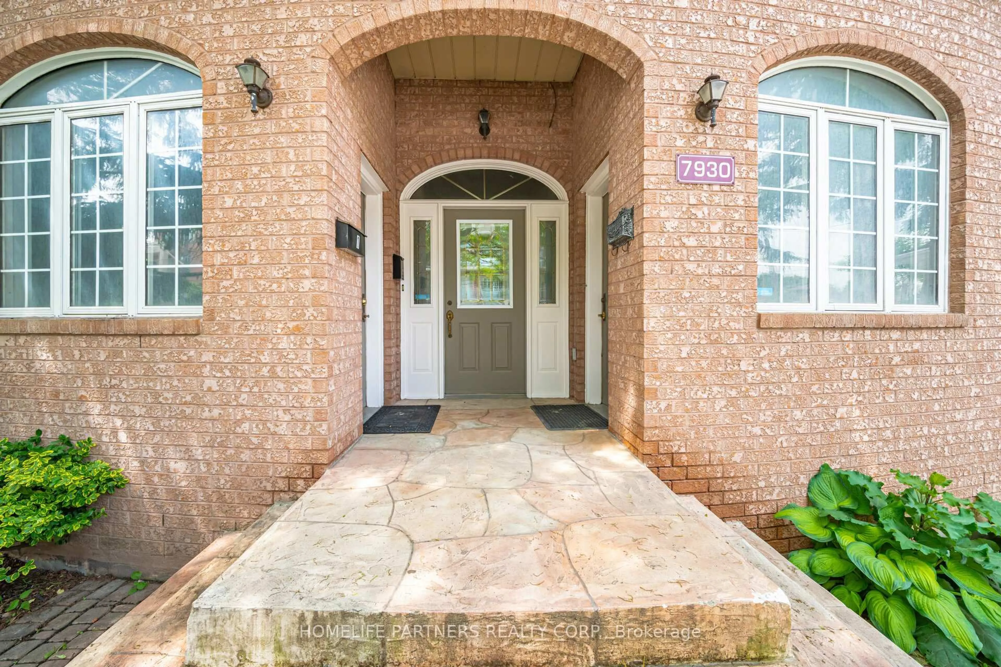 Indoor entryway for 7930 Kipling Ave, Vaughan Ontario L4L 1Z5