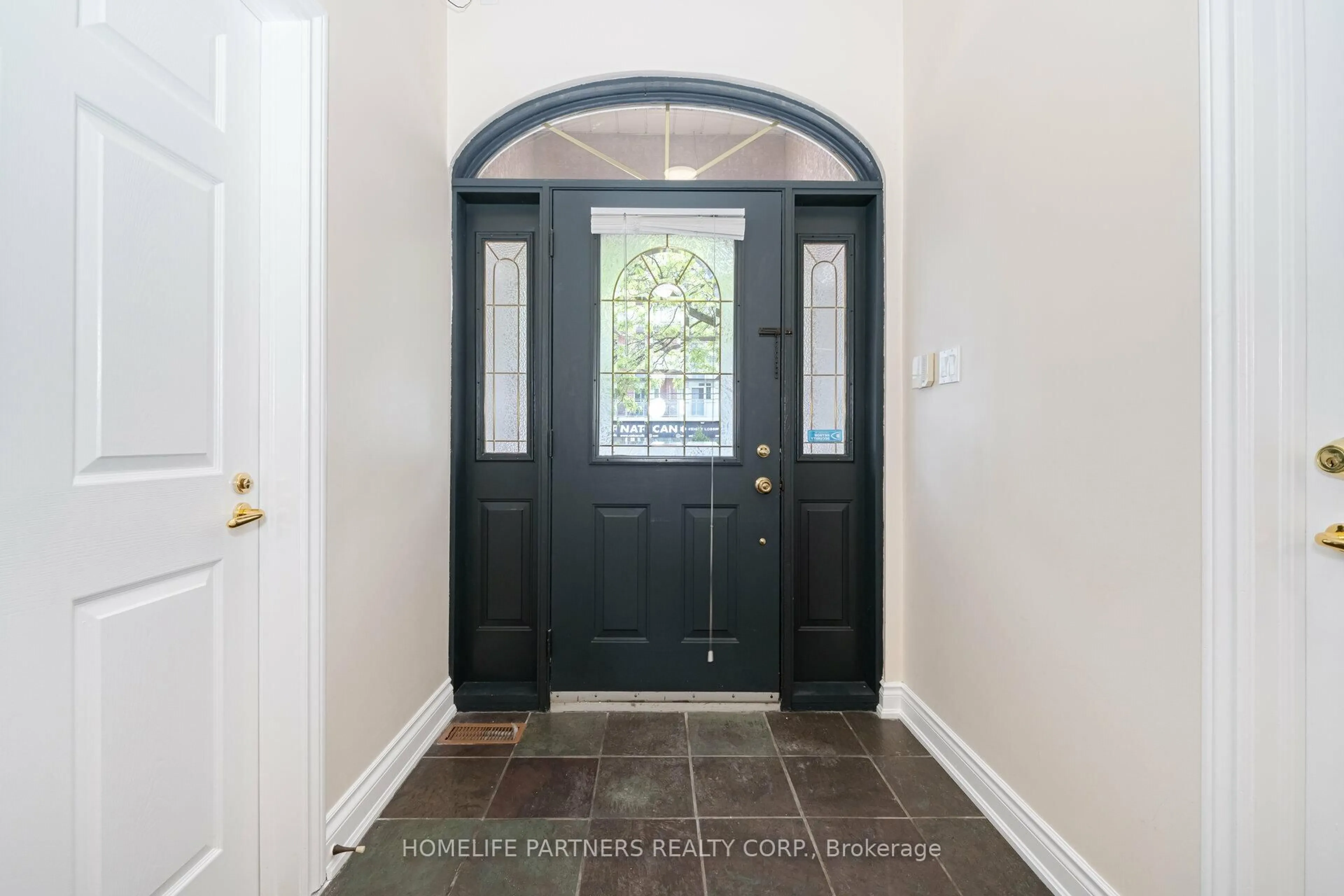 Indoor entryway for 7930 Kipling Ave, Vaughan Ontario L4L 1Z5