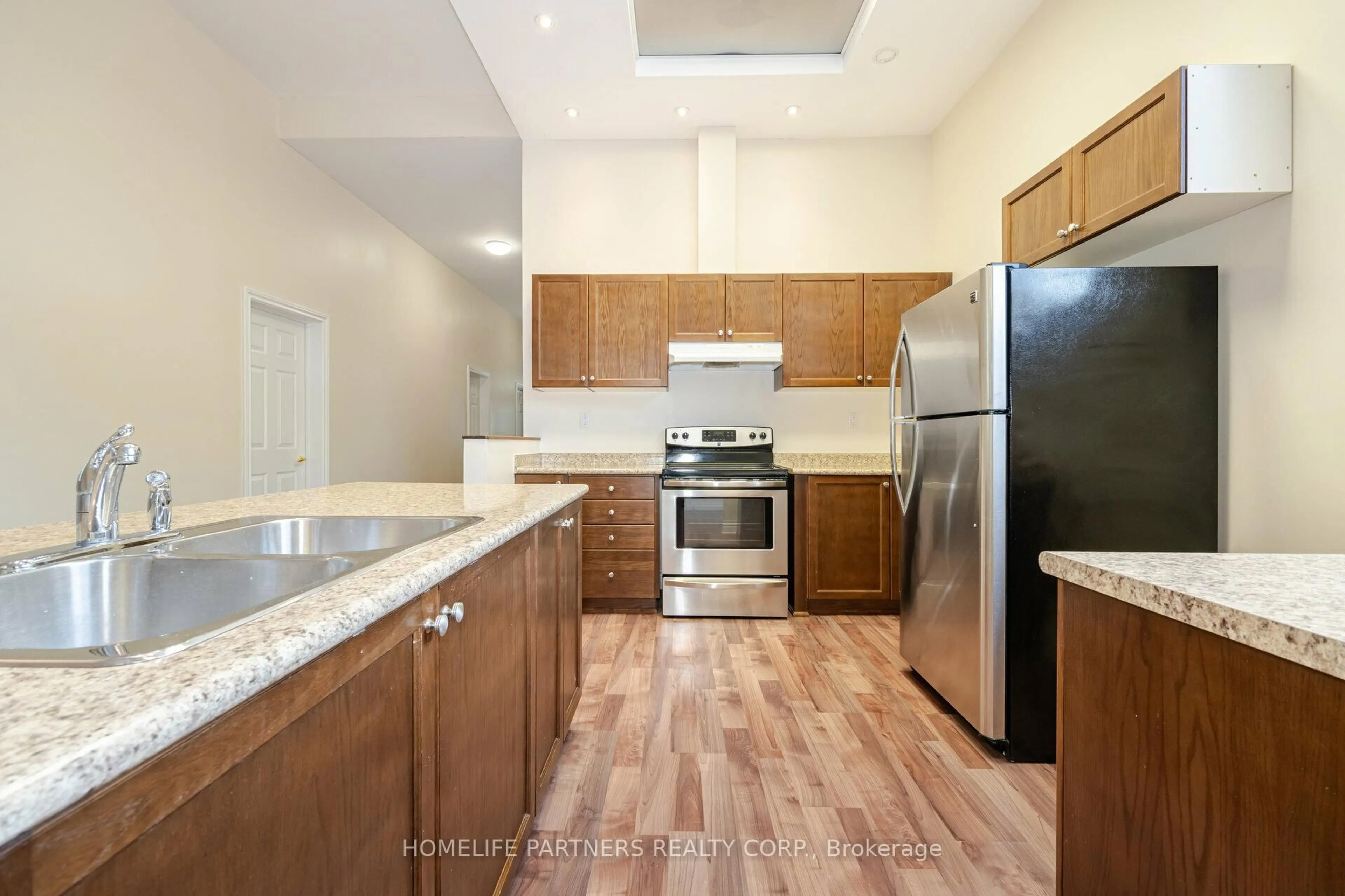 Standard kitchen, unknown for 7930 Kipling Ave, Vaughan Ontario L4L 1Z5