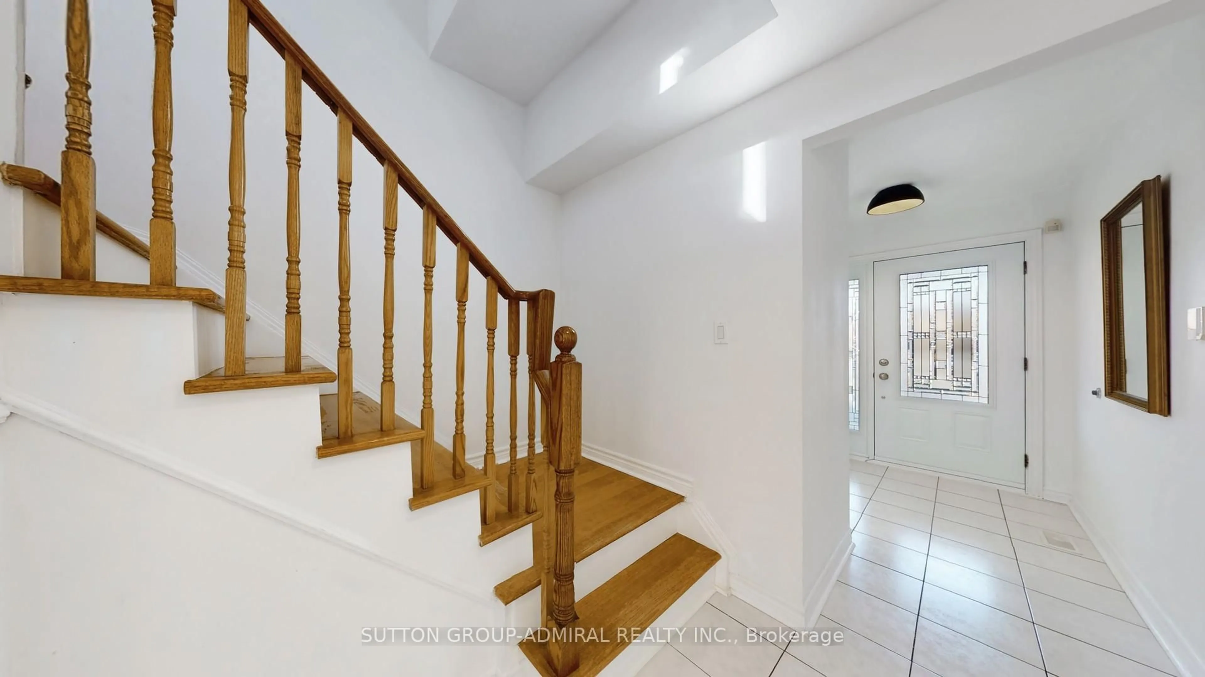 Indoor foyer for 111 Kelso Cres, Vaughan Ontario L6A 2K6