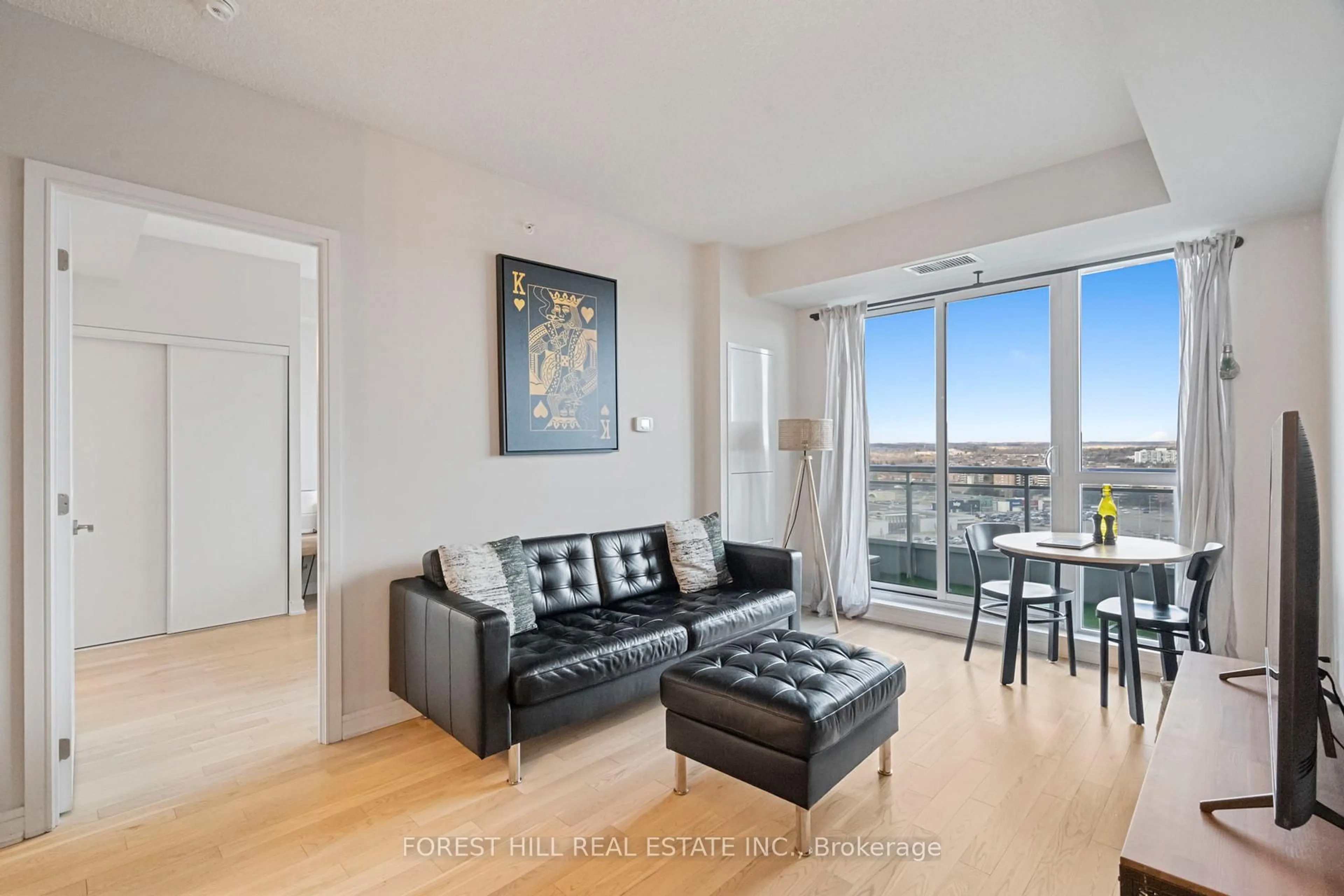 Living room with furniture, wood/laminate floor for 9201 Yonge St #1501, Richmond Hill Ontario L4C 6Z2