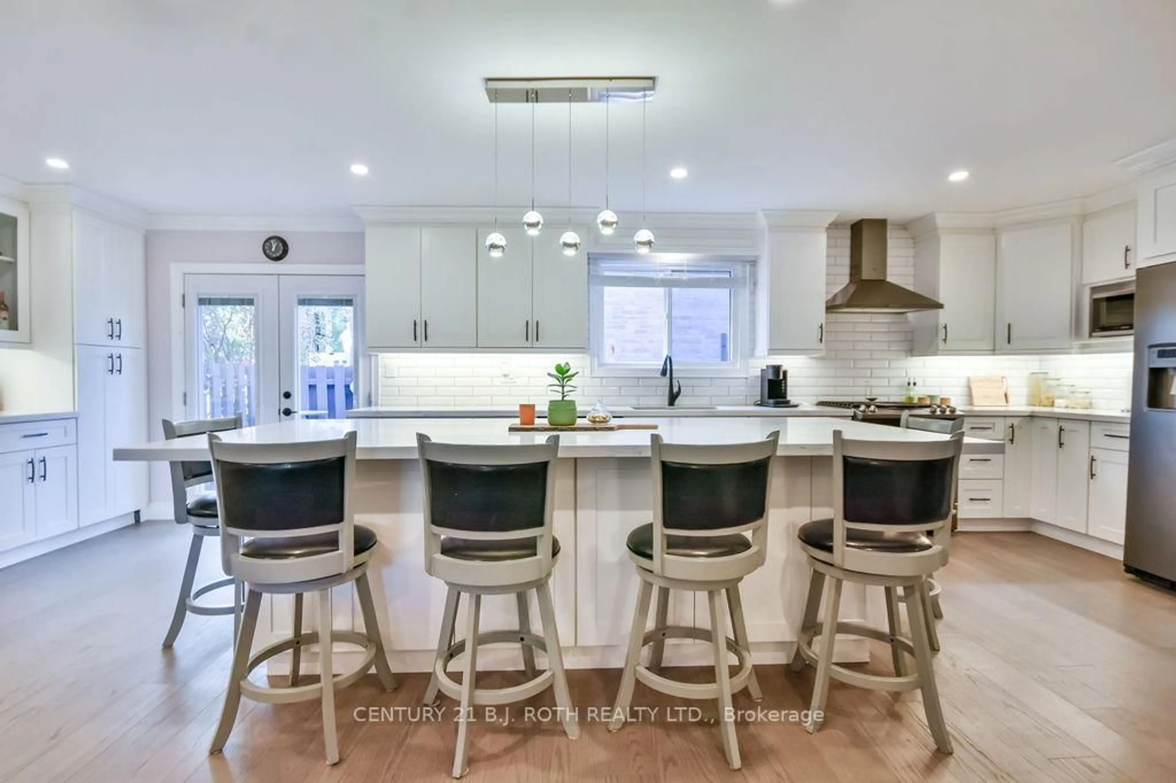 Open concept kitchen, ceramic/tile floor for 58 Collings Ave, Bradford West Gwillimbury Ontario L3Z 1S3