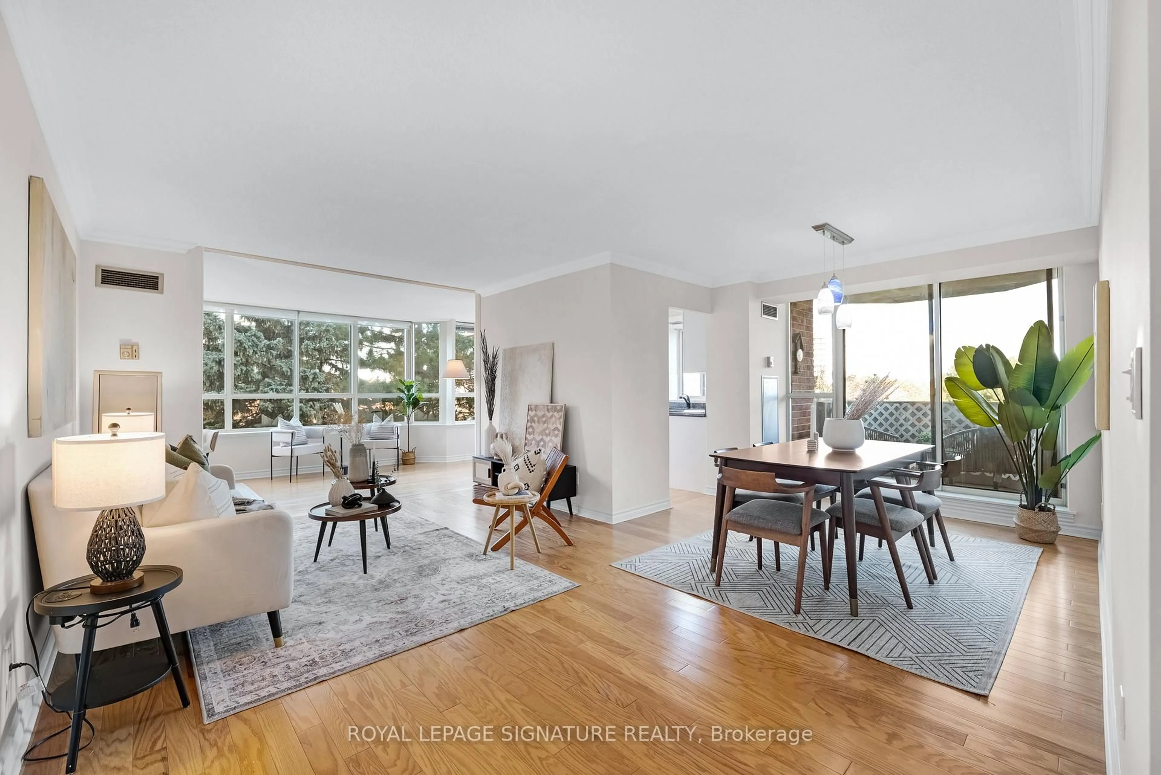 Living room with furniture, wood/laminate floor for 33 Weldrick Rd #303, Richmond Hill Ontario L4C 8W4