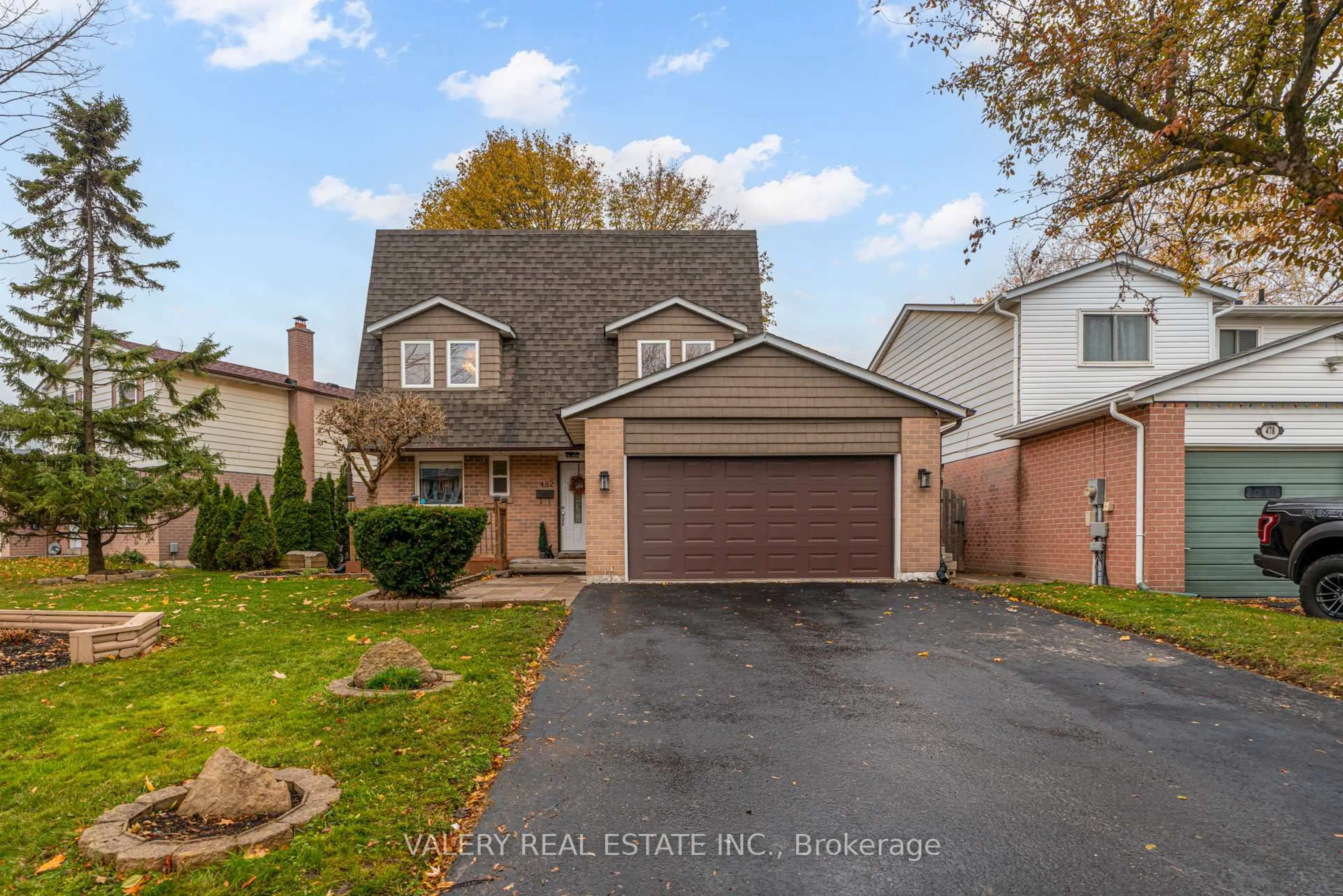 Home with brick exterior material, street for 482 Sandford St, Newmarket Ontario L3Y 4S7