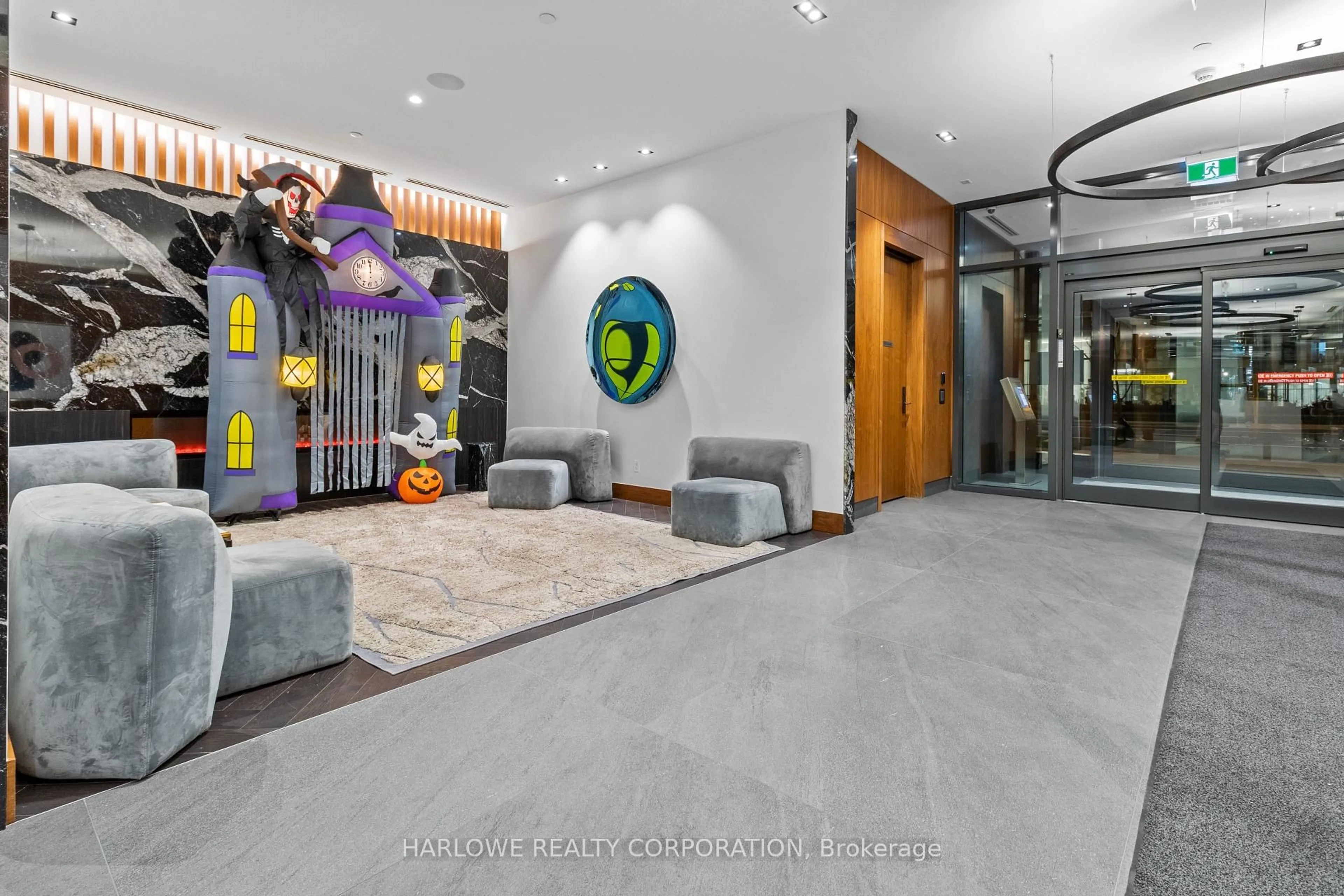 Indoor foyer for 7895 Jane St #3118, Vaughan Ontario L4K 2M7