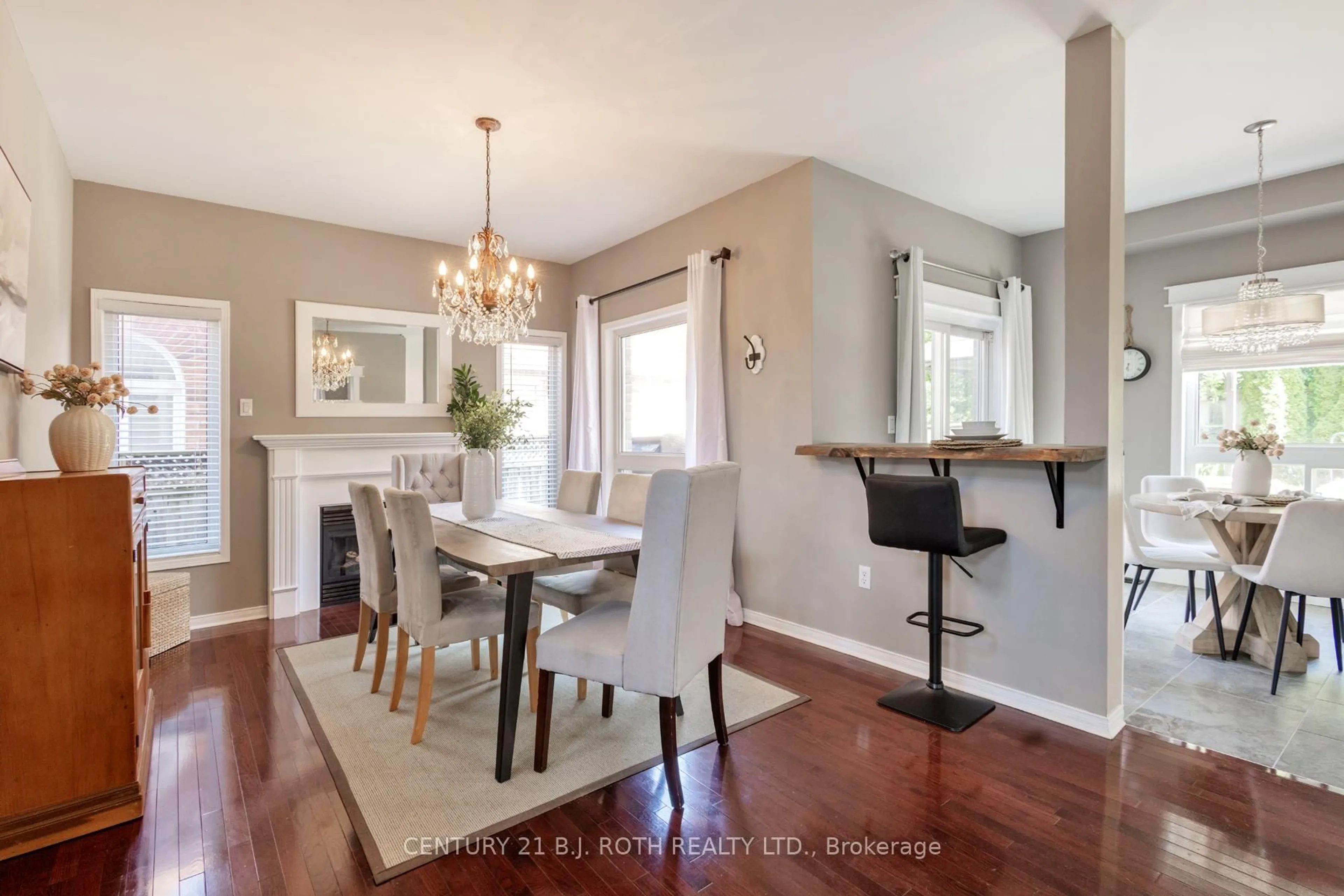 Dining room, wood/laminate floor for 1359 Forest St, Innisfil Ontario L9S 1Z9