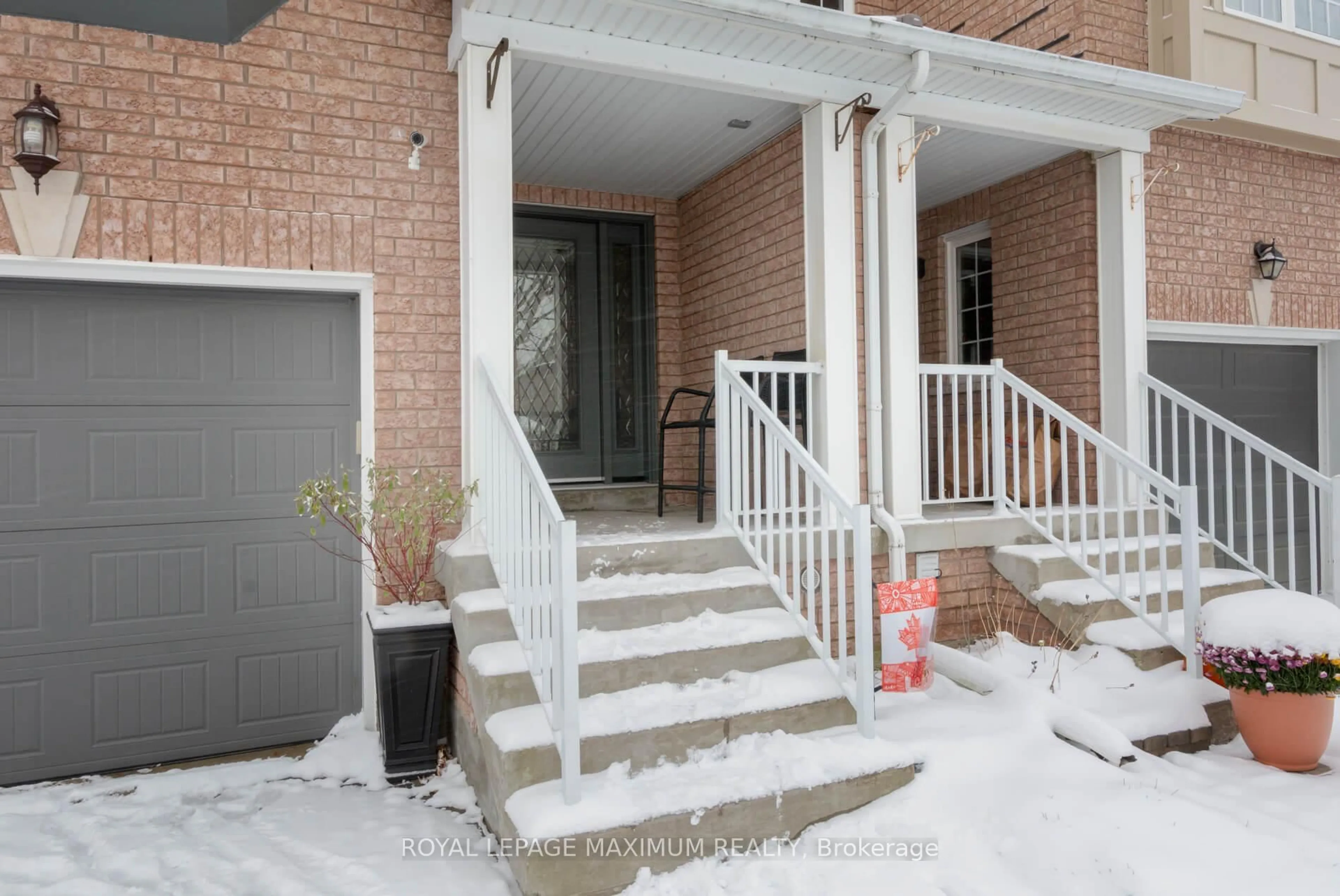 Indoor entryway for 179 Warwick Cres, Newmarket Ontario L3X 2S3