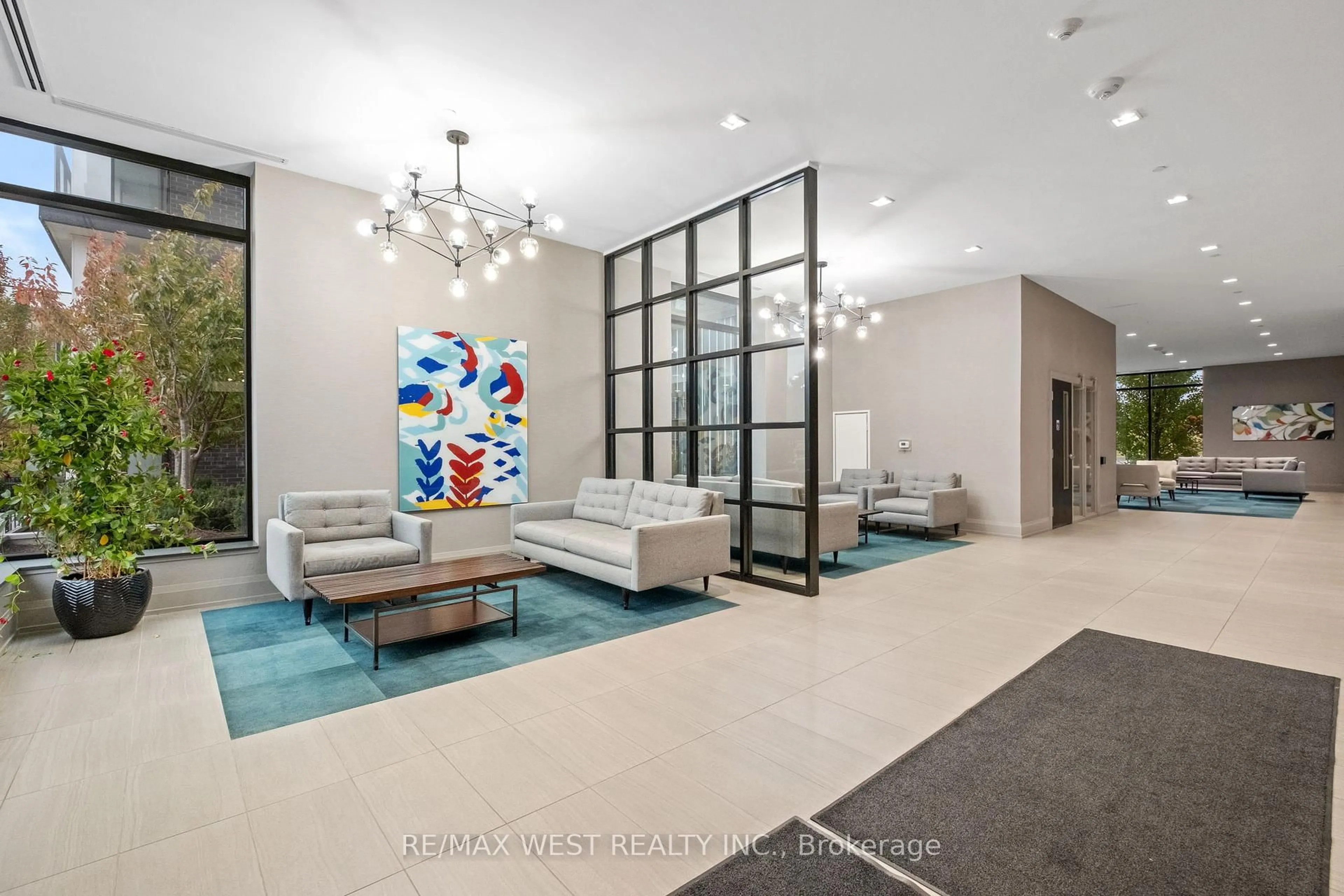 Indoor foyer for 555 William Graham Dr #326, Aurora Ontario L4G 3L1