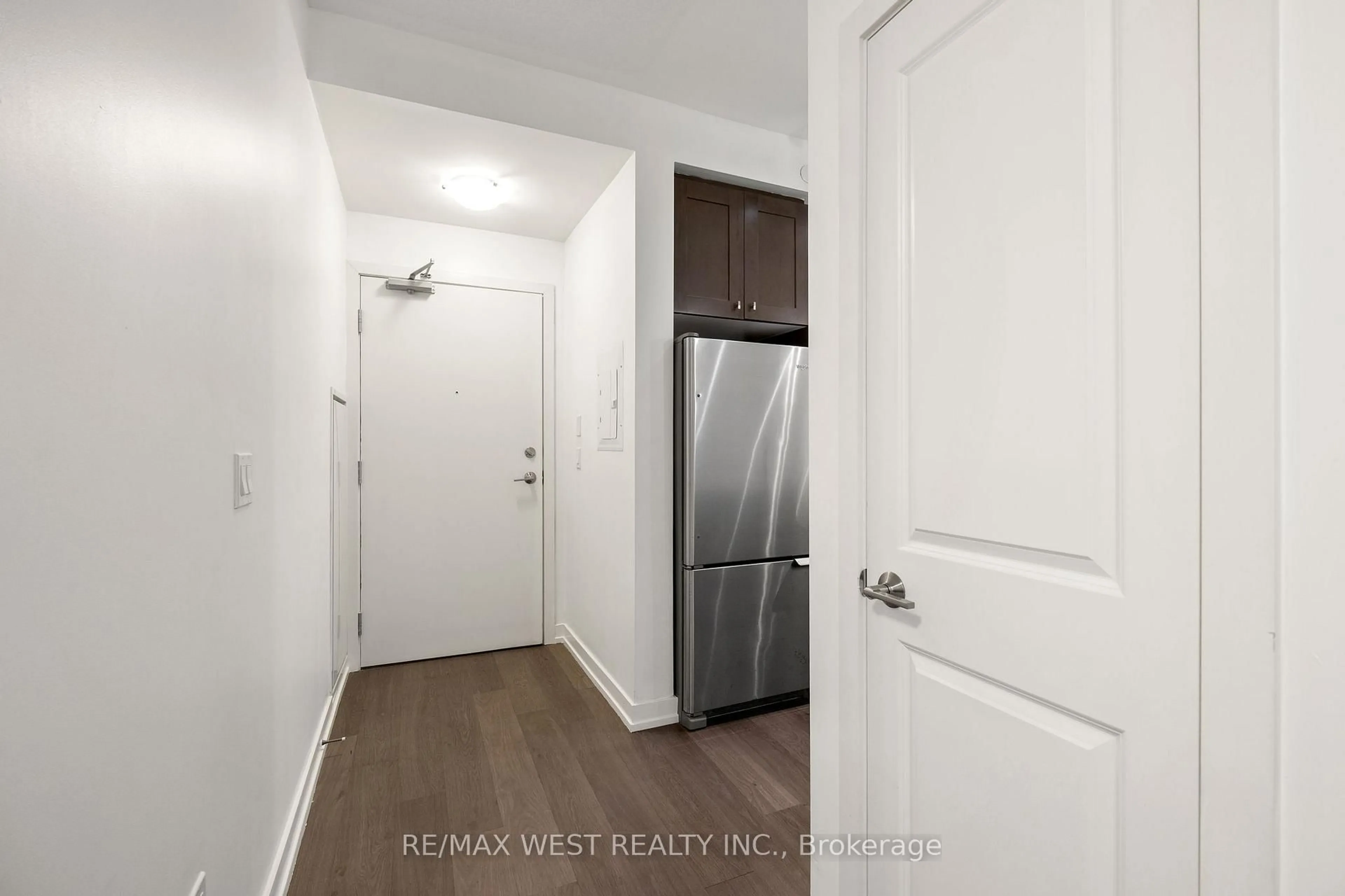 Unknown for 555 William Graham Dr #326, Aurora Ontario L4G 3L1