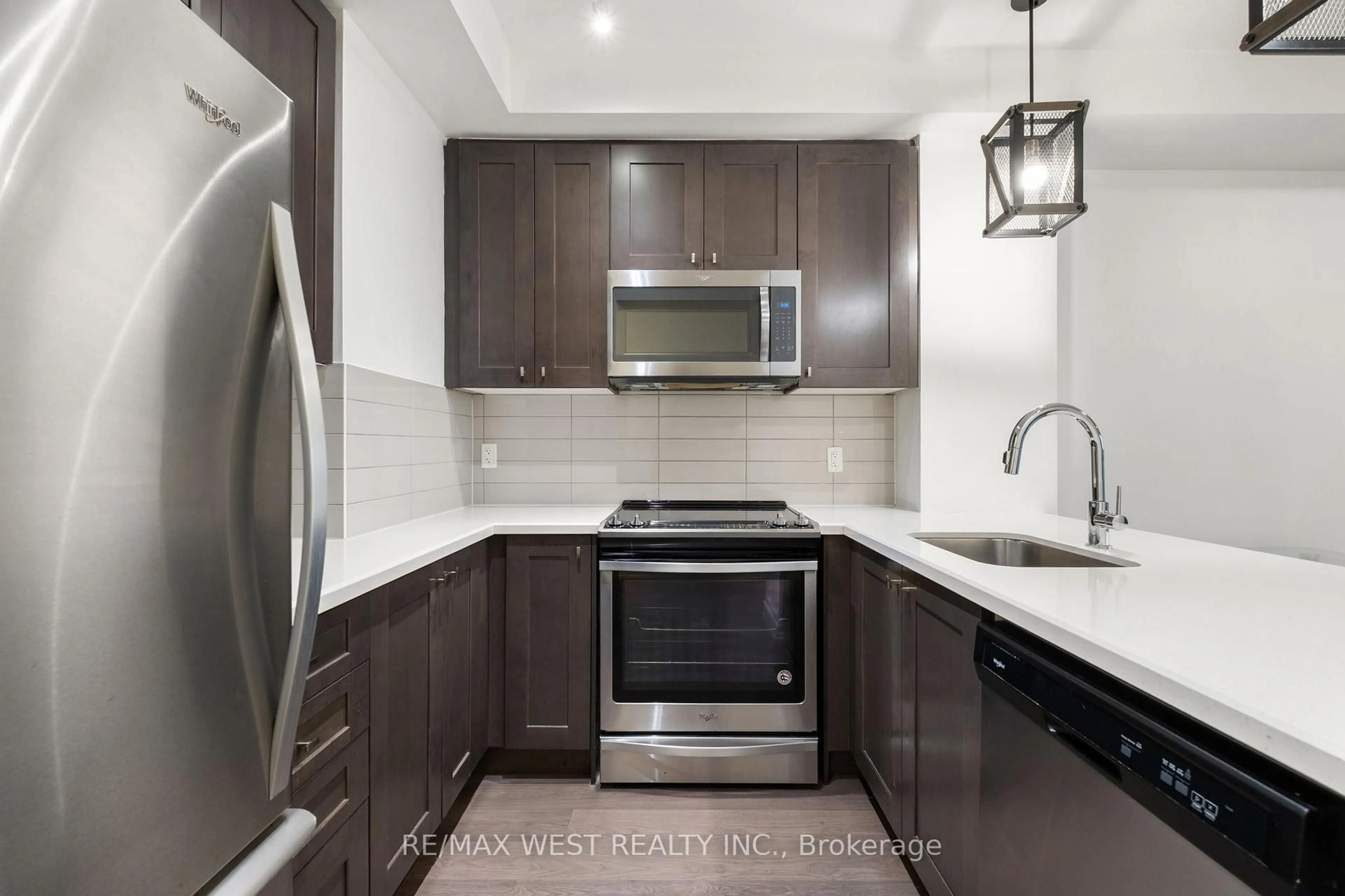 Unknown for 555 William Graham Dr #326, Aurora Ontario L4G 3L1