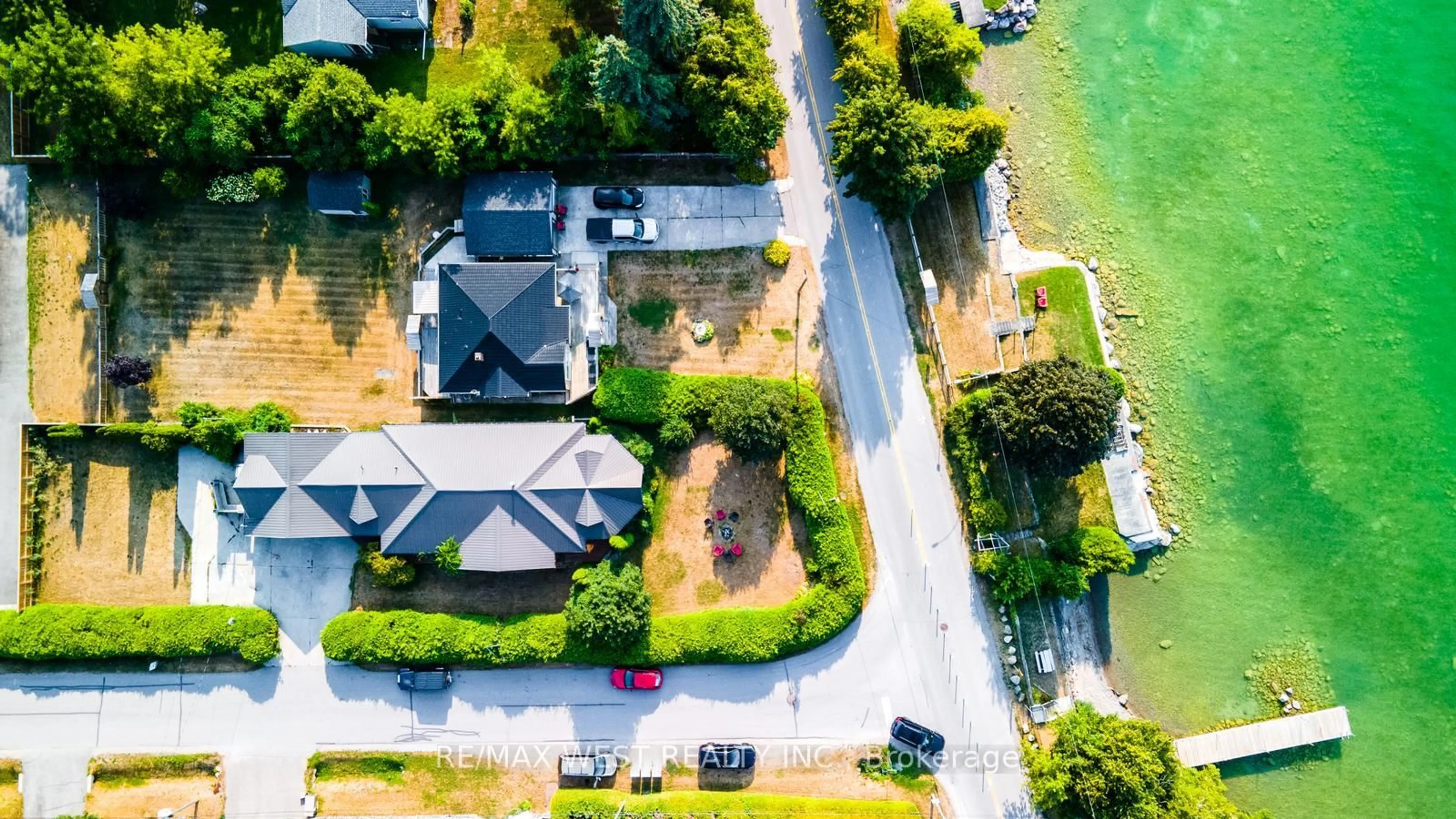 A pic from outside/outdoor area/front of a property/back of a property/a pic from drone, street for 523 Lake Dr, Georgina Ontario L0E 1S0