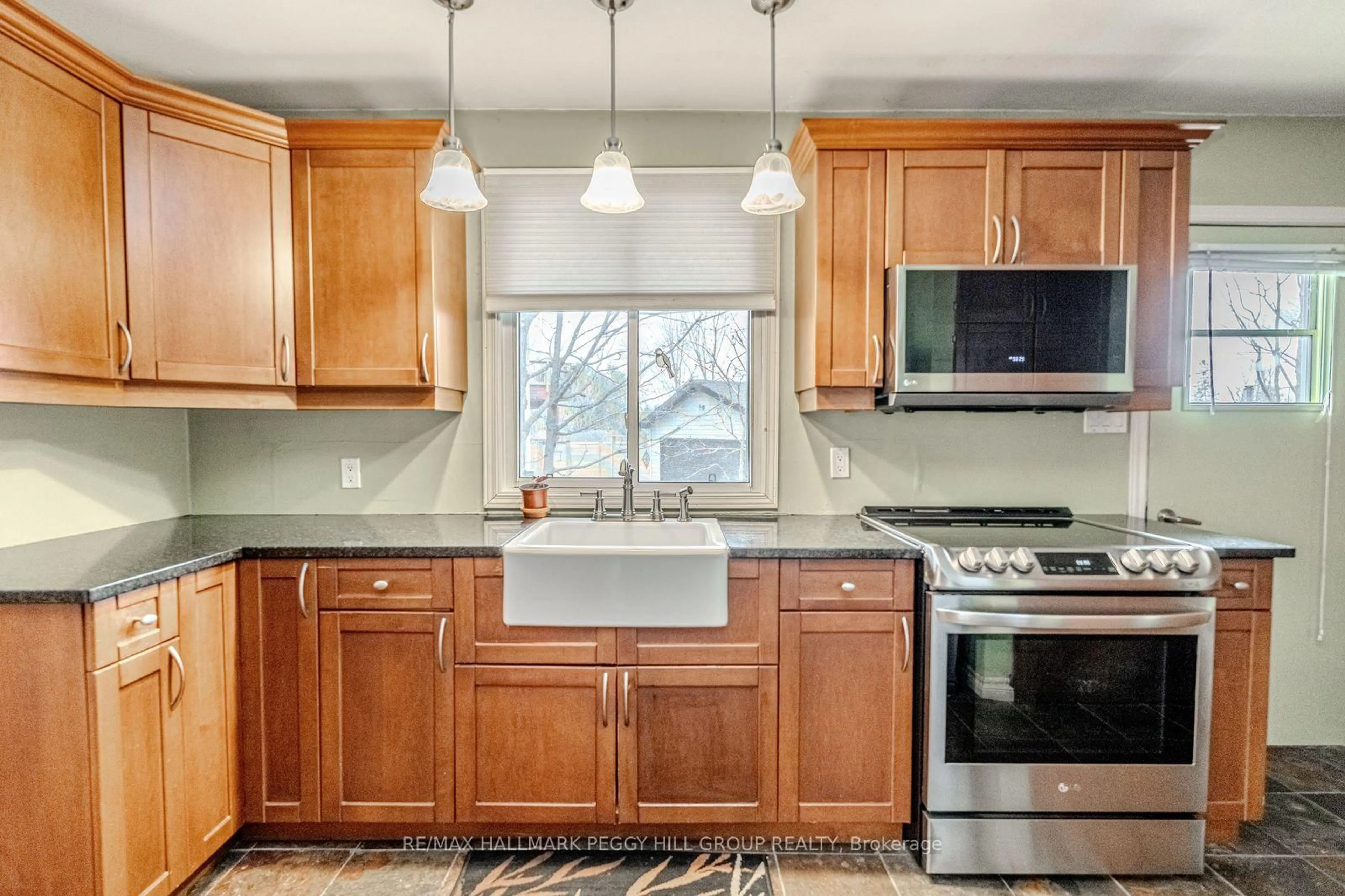 Standard kitchen, ceramic/tile floor for 2016 Kate Ave, Innisfil Ontario L9S 1Y2