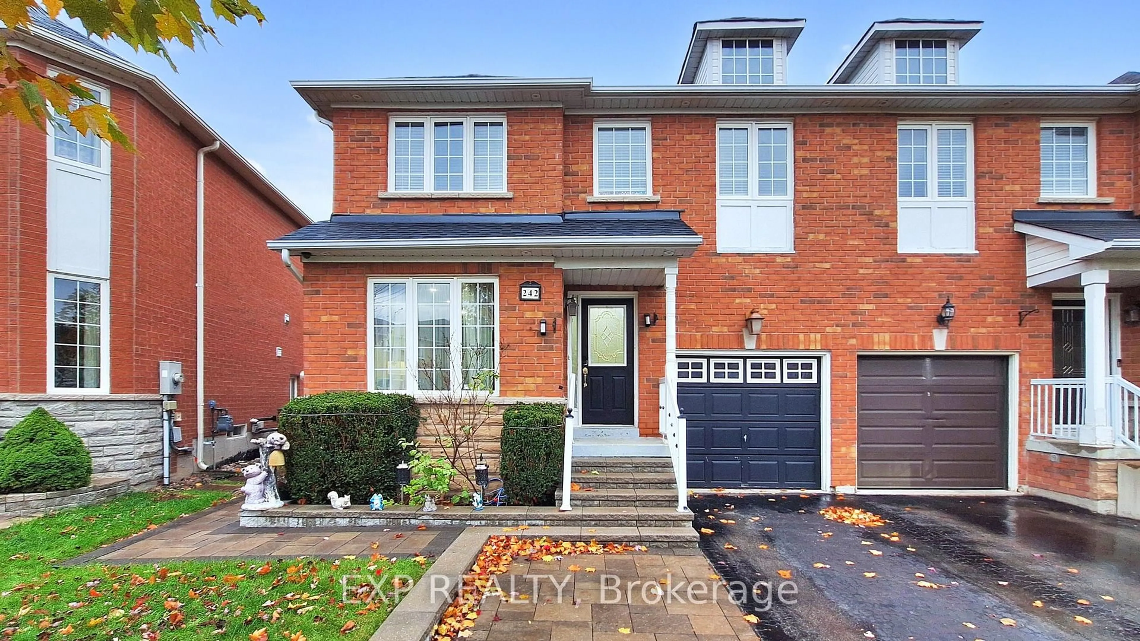 Home with brick exterior material, street for 242 Marble Pl, Newmarket Ontario L3X 2Y3