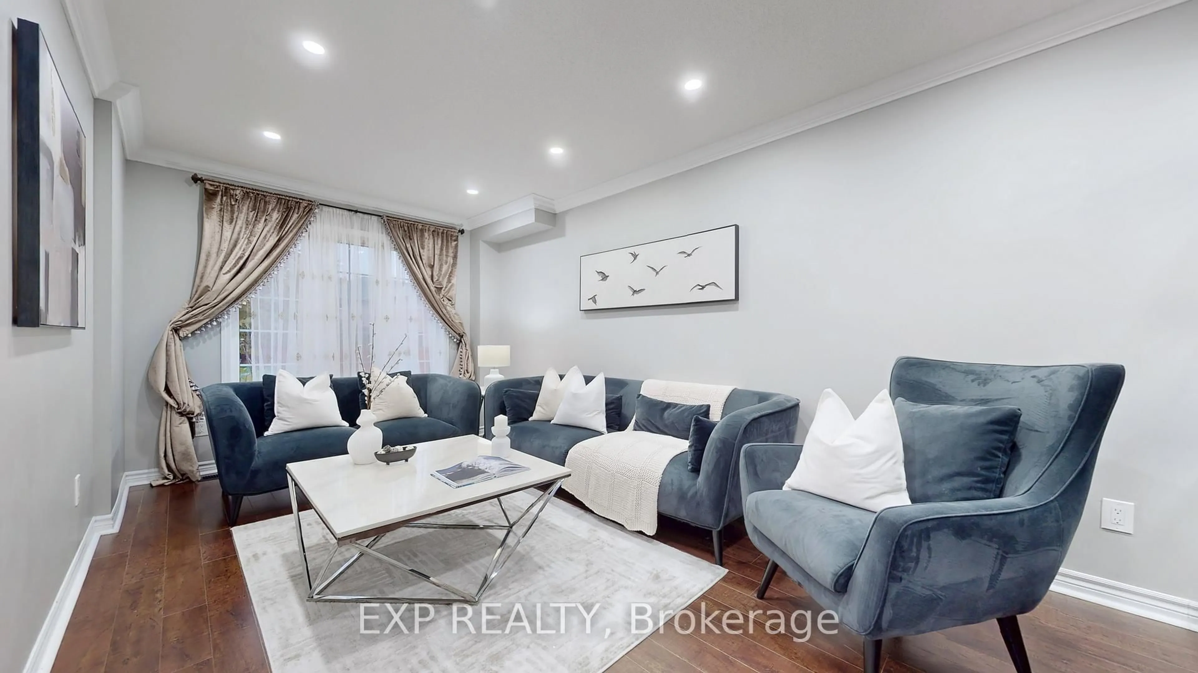 Living room with furniture, unknown for 242 Marble Pl, Newmarket Ontario L3X 2Y3