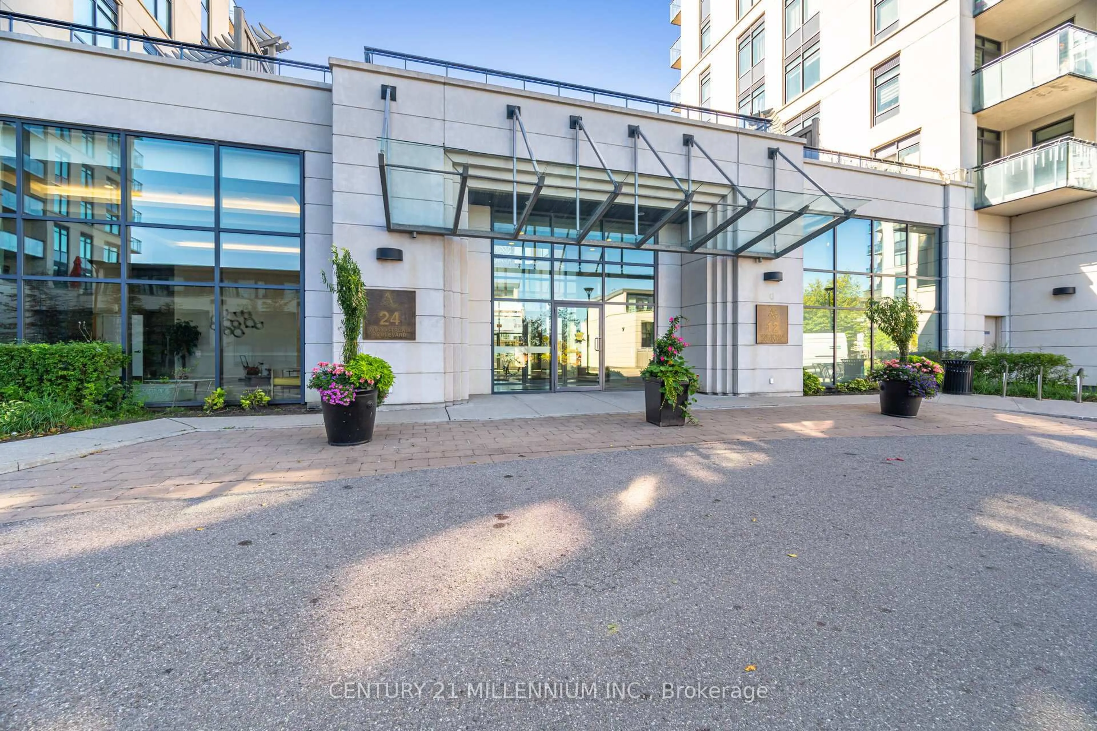 Indoor foyer for 24 Woodstream Blvd #217, Vaughan Ontario L4L 8C4