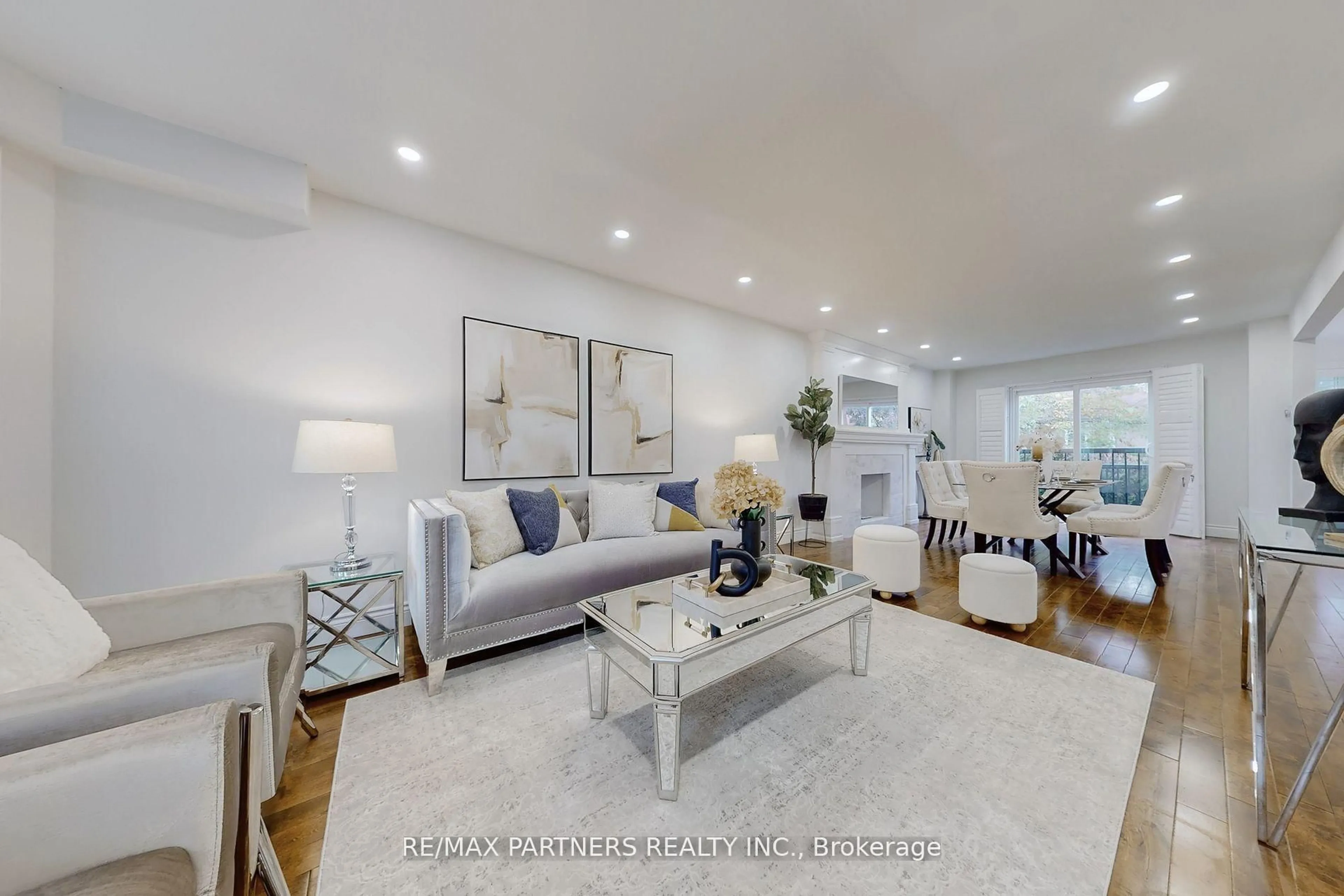 Living room with furniture, unknown for 6 Geoffrey Cres, Whitchurch-Stouffville Ontario L4A 5B9