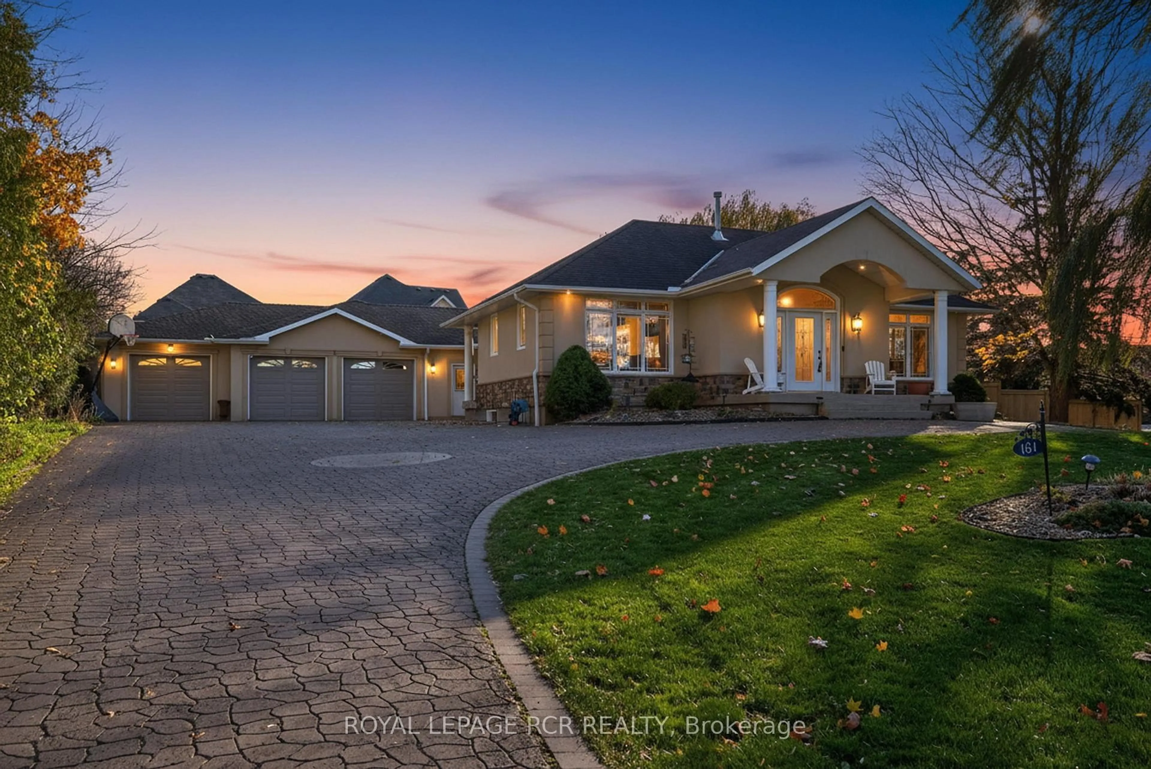 A pic from outside/outdoor area/front of a property/back of a property/a pic from drone, street for 181 Queen St, New Tecumseth Ontario L0G 1W0