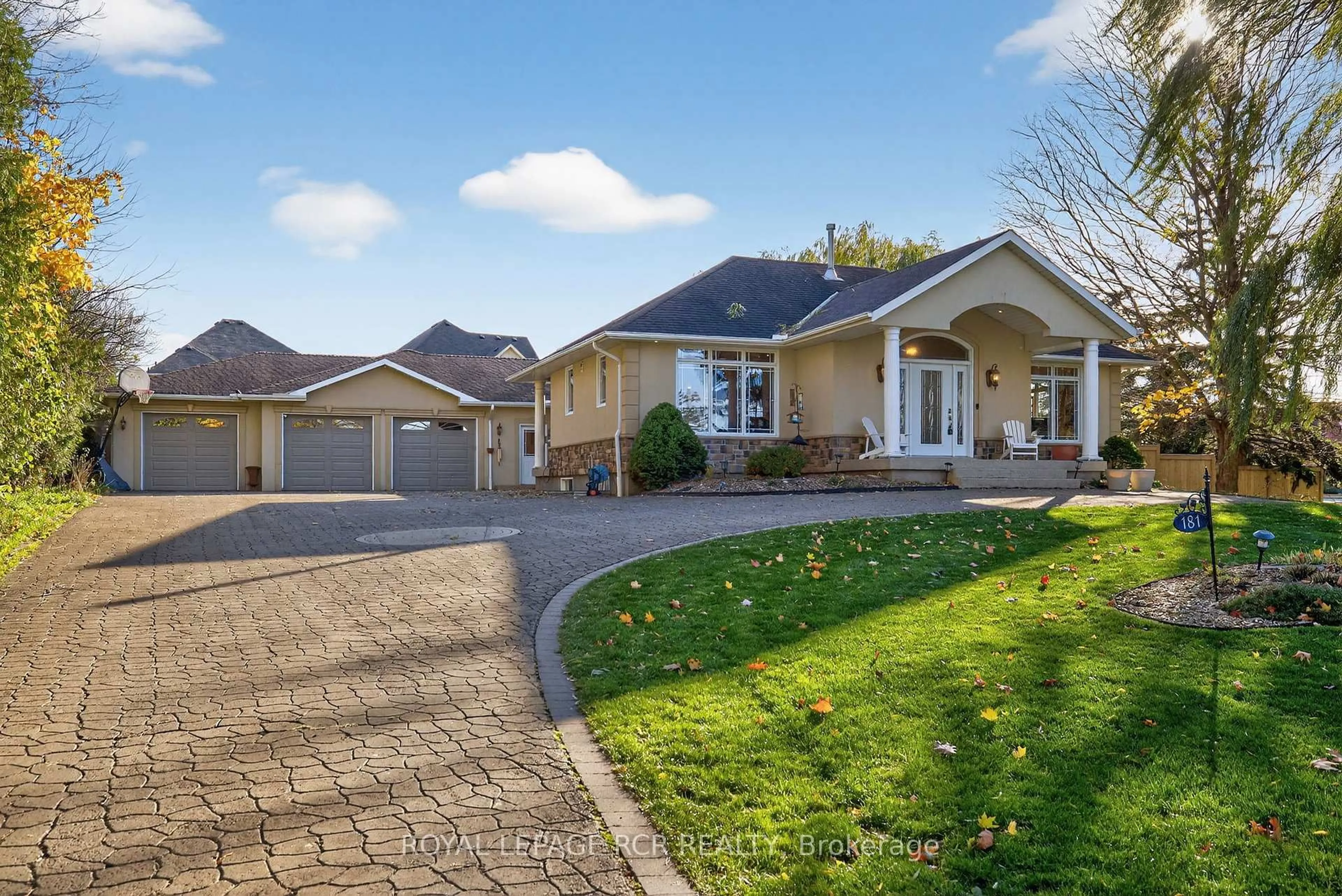 A pic from outside/outdoor area/front of a property/back of a property/a pic from drone, street for 181 Queen St, New Tecumseth Ontario L0G 1W0