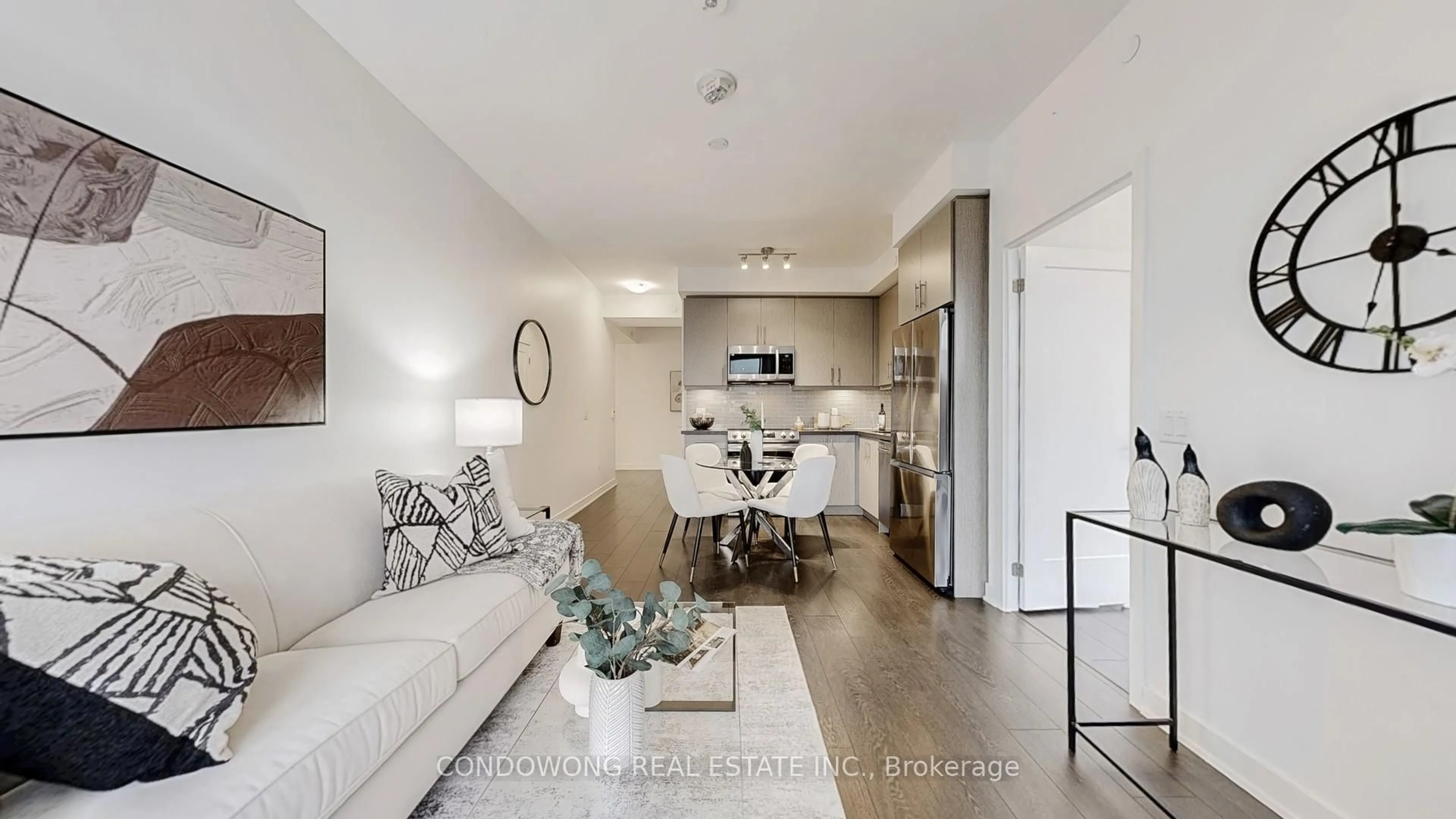 Living room with furniture, unknown for 95 Oneida Cres #2204, Richmond Hill Ontario L4B 0H5