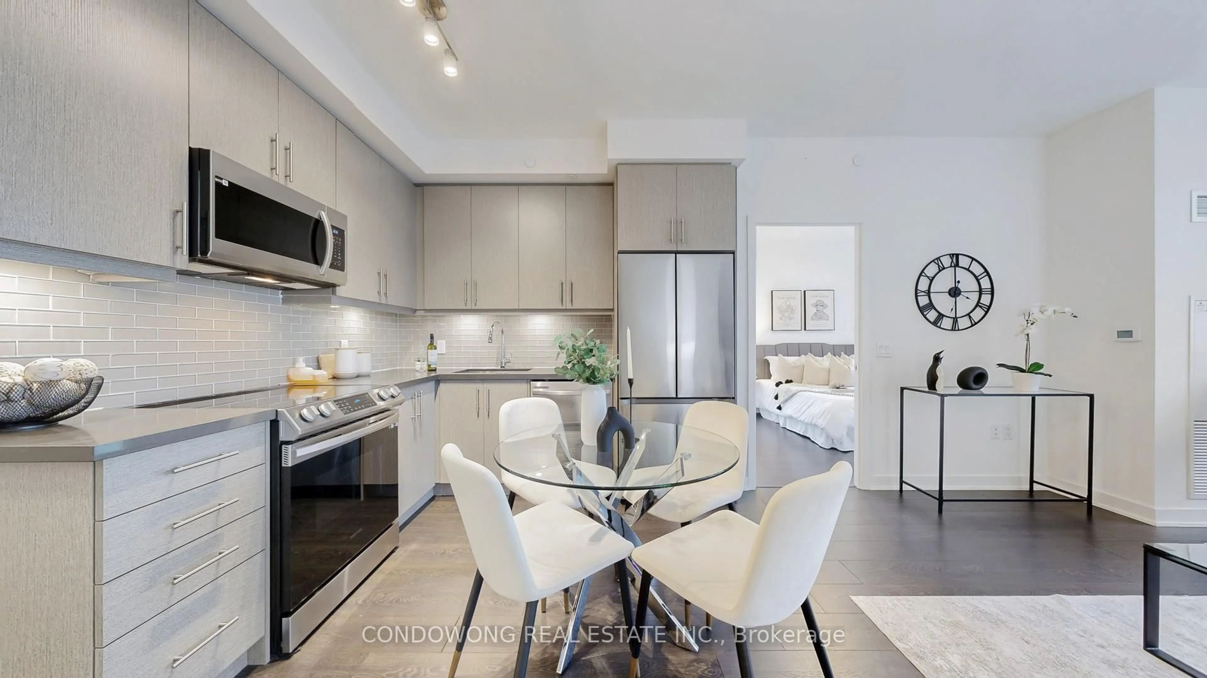 Open concept kitchen, unknown for 95 Oneida Cres #2204, Richmond Hill Ontario L4B 0H5