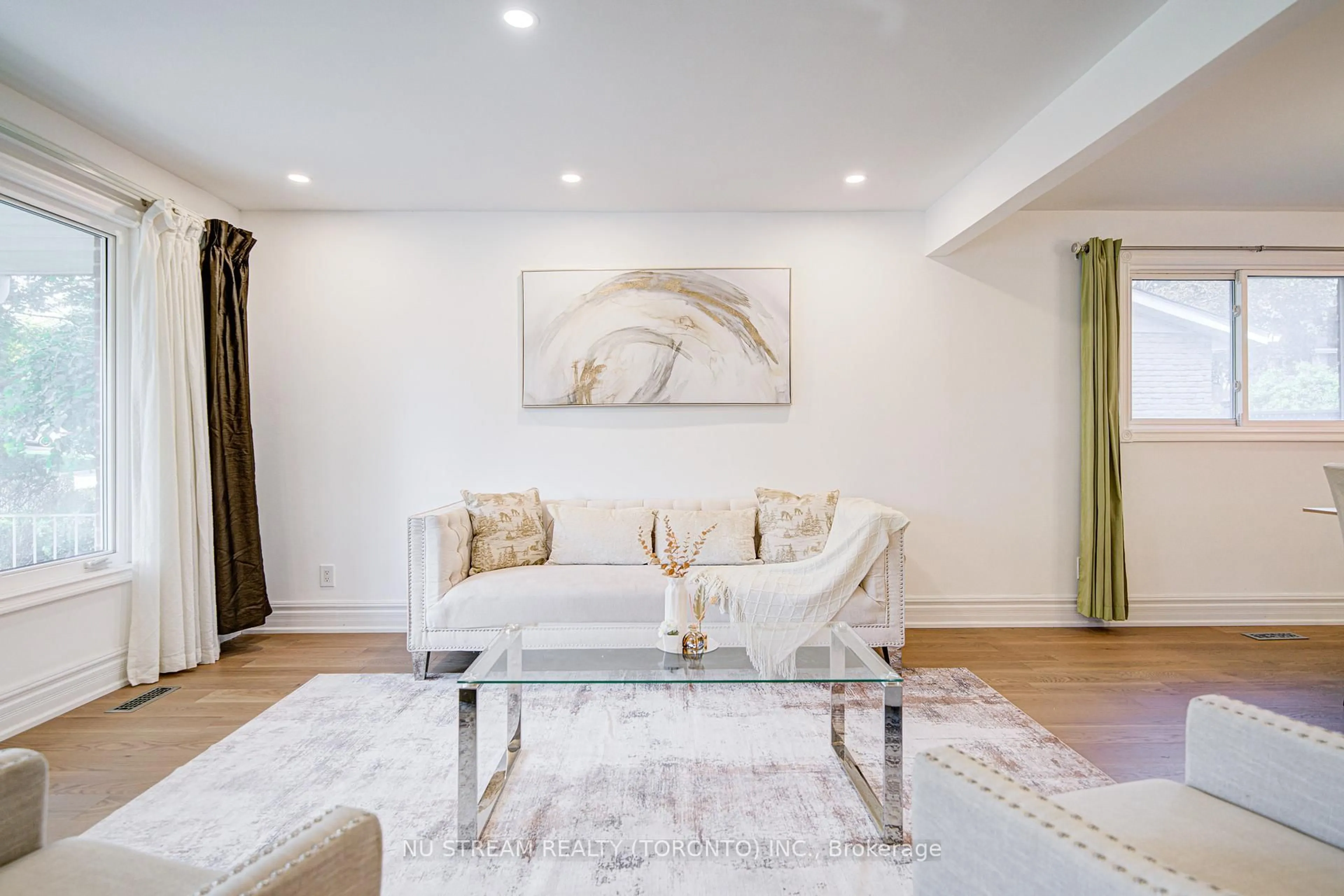 Living room with furniture, unknown for 8 Hemingway Cres, Markham Ontario L3R 2A4