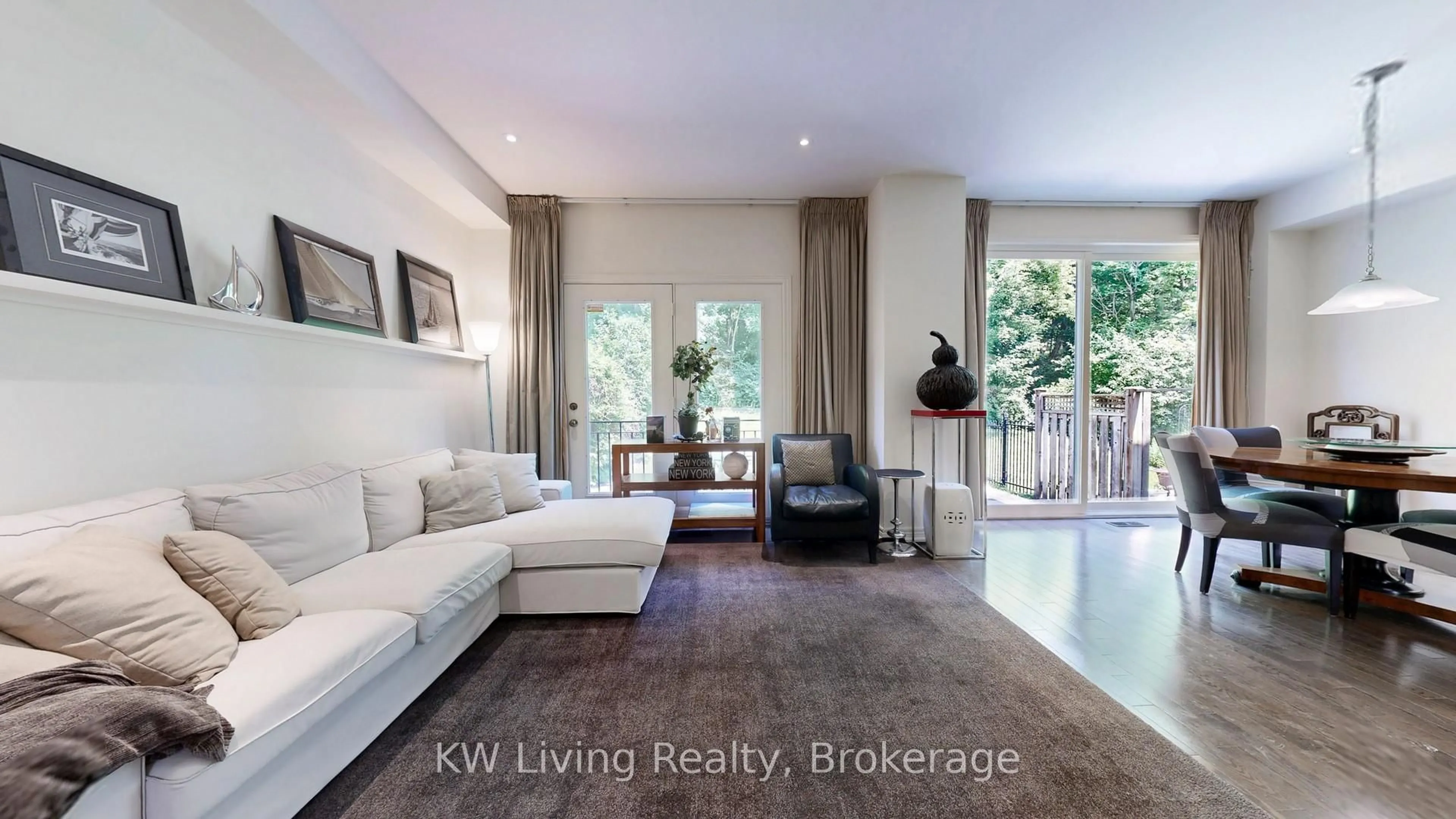 Living room with furniture, wood/laminate floor for 16 Carriage House Crt, Richmond Hill Ontario L4E 4V3