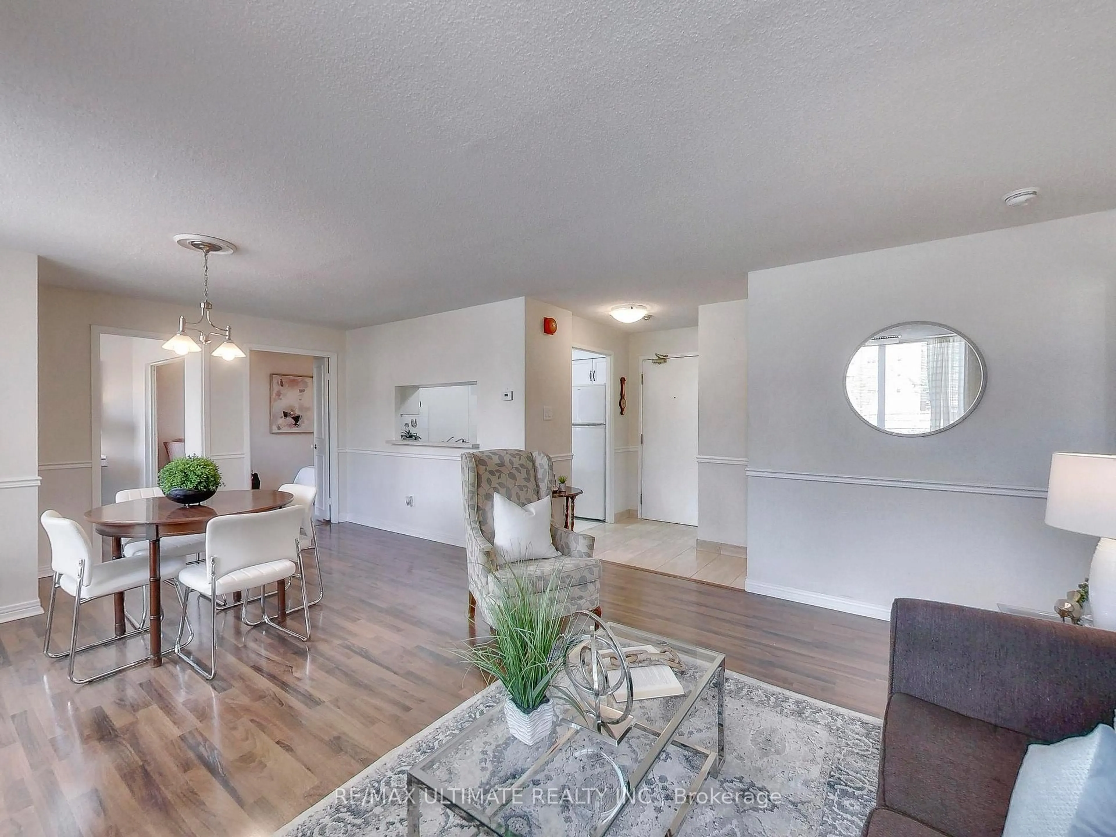 Living room with furniture, wood/laminate floor for 30 Wilson St #101, Markham Ontario L3P 1N1