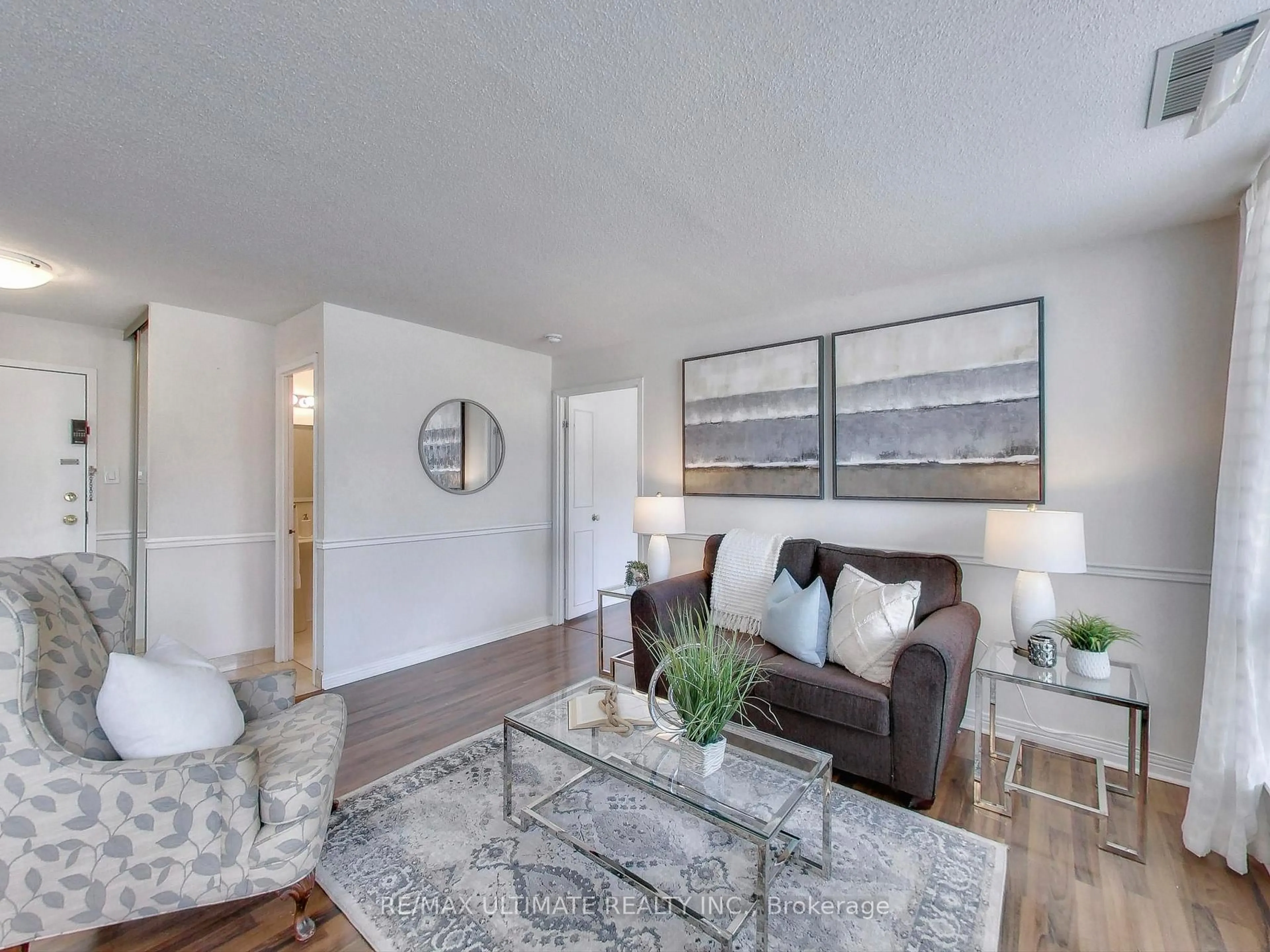 Living room with furniture, wood/laminate floor for 30 Wilson St #101, Markham Ontario L3P 1N1