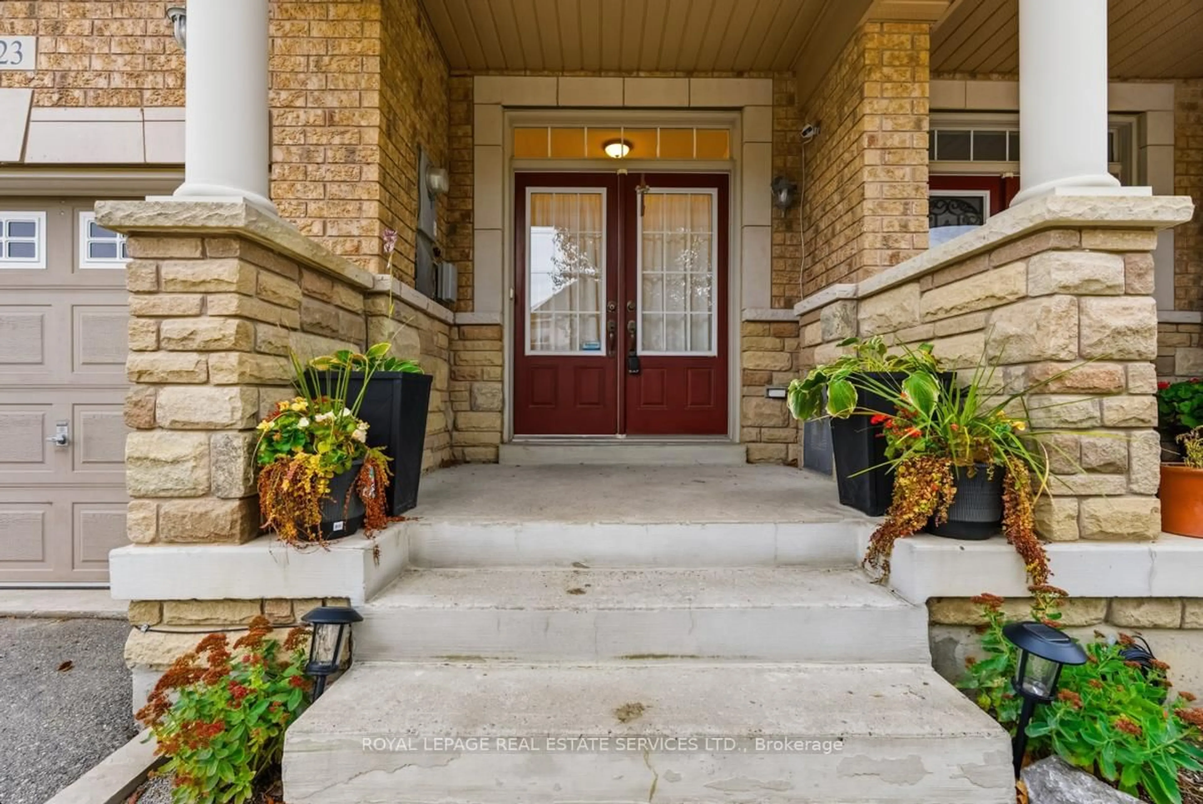 Indoor entryway for 23 Sedgewick Pl, Vaughan Ontario L4H 3J5