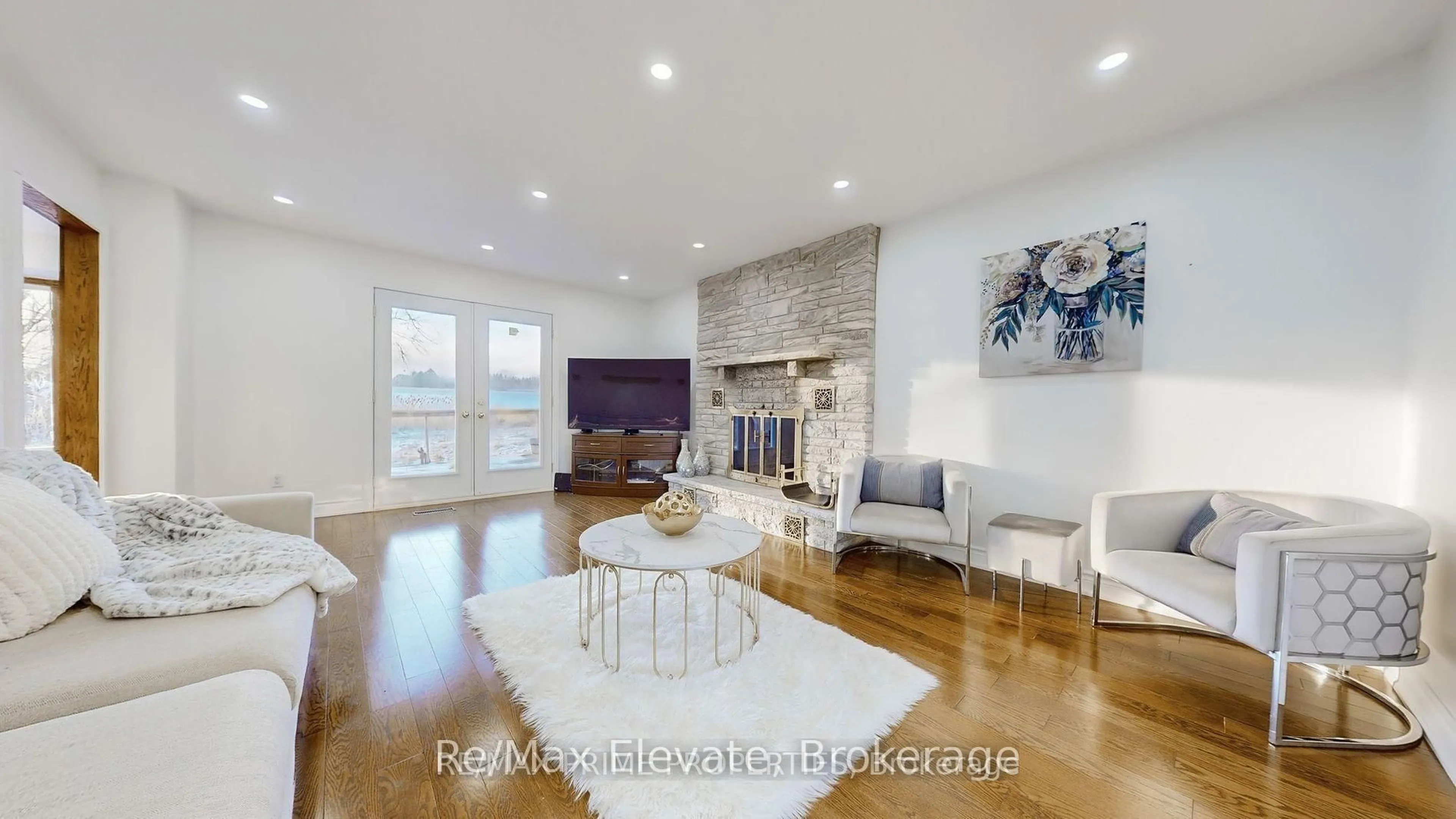 Living room with furniture, unknown for 3210 Regional Road 30 Rd, Whitchurch-Stouffville Ontario L4A 7X4