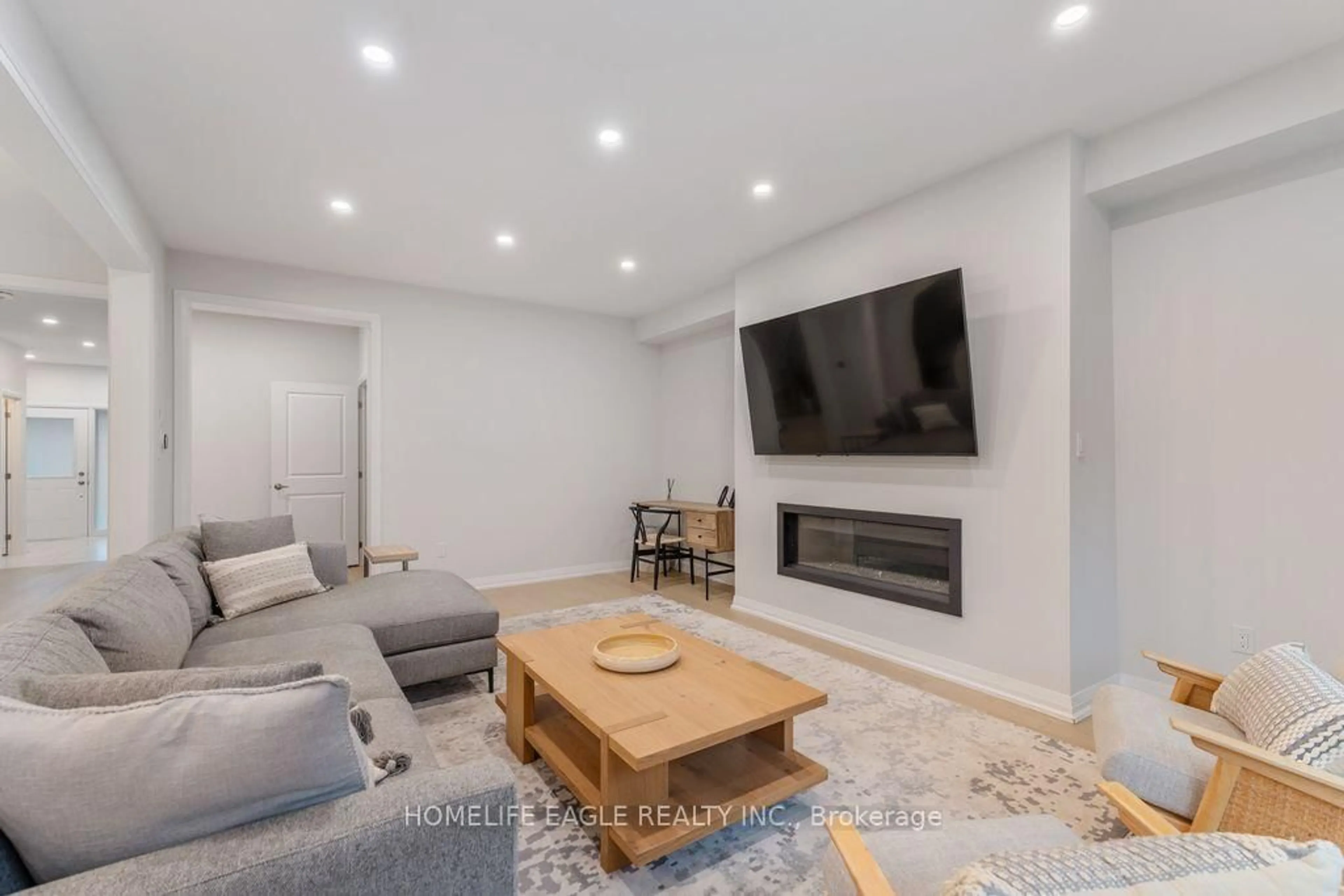 Living room with furniture, unknown for 1533 Stovell Cres, Innisfil Ontario L0L 1W0