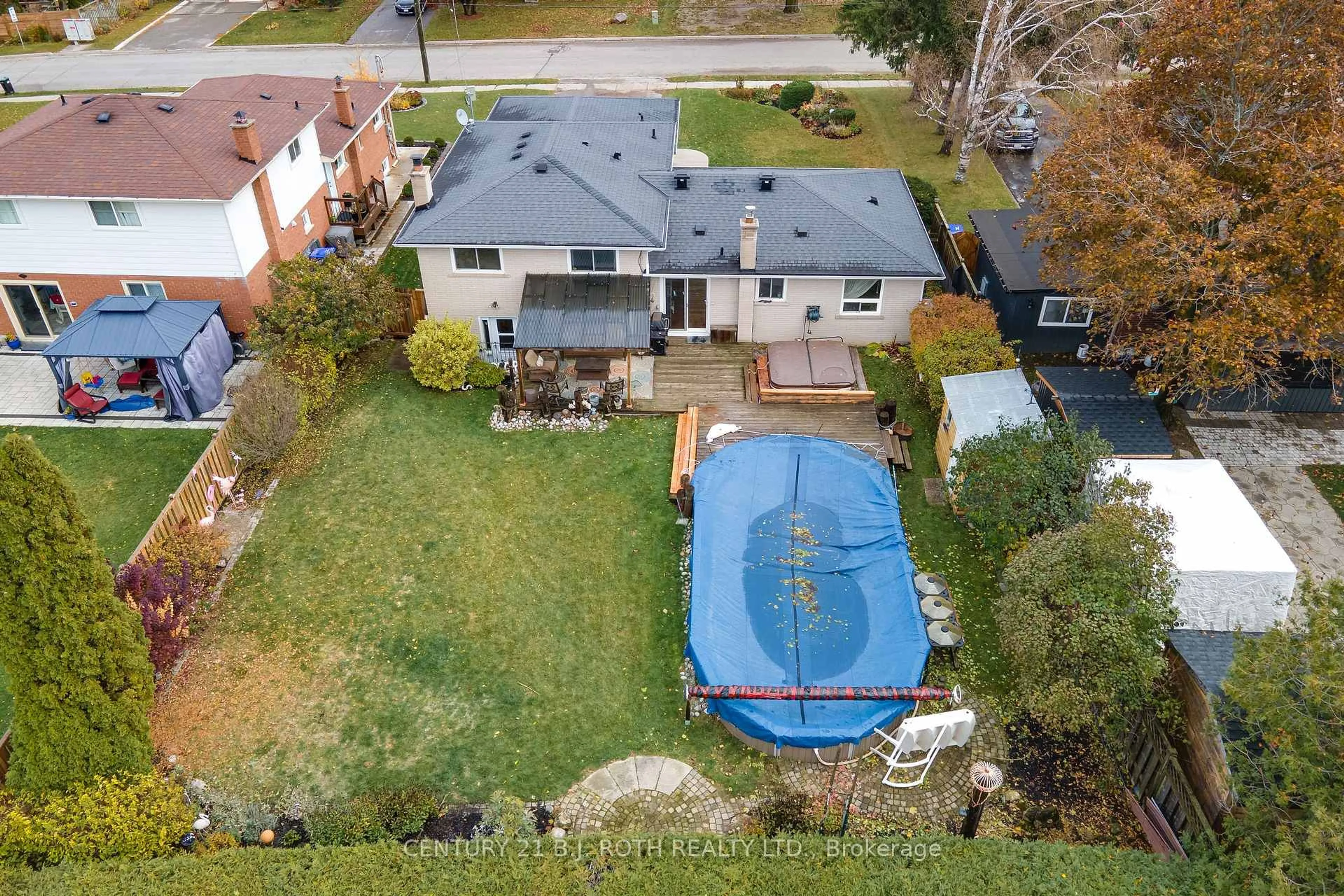 A pic from outside/outdoor area/front of a property/back of a property/a pic from drone, street for 212 Church St, Bradford West Gwillimbury Ontario L3Z 1R2