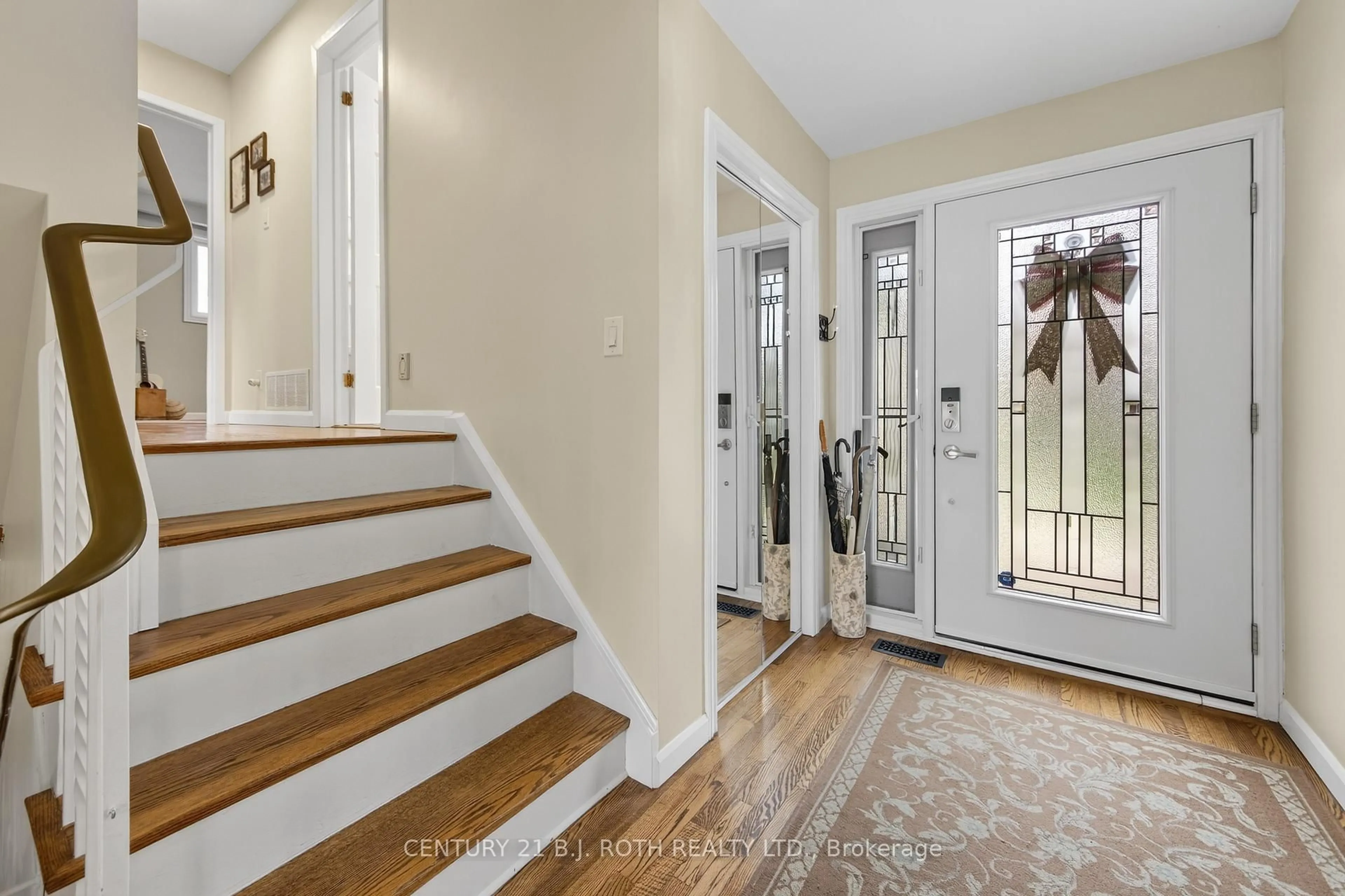 Indoor entryway for 212 Church St, Bradford West Gwillimbury Ontario L3Z 1R2