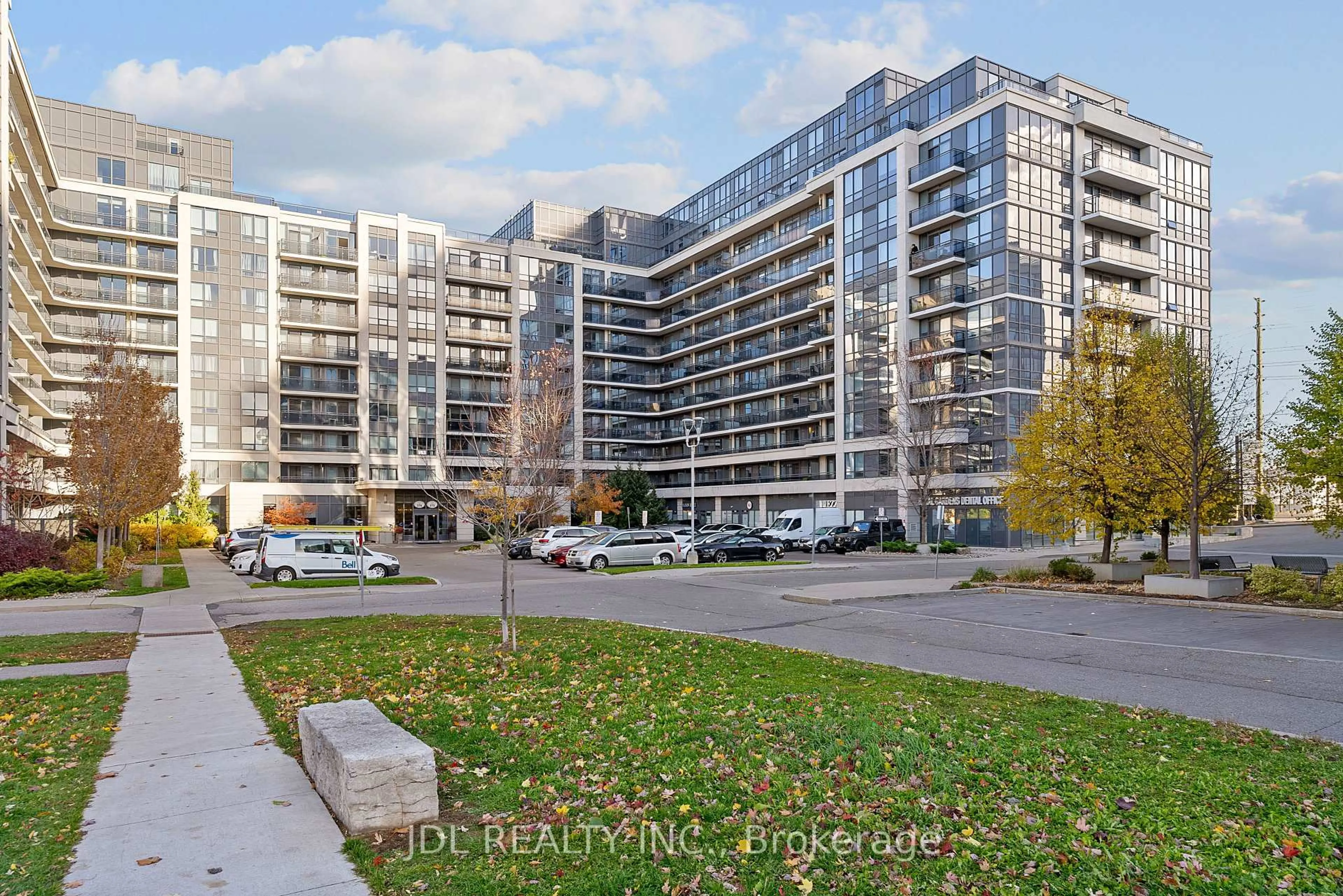 A pic from outside/outdoor area/front of a property/back of a property/a pic from drone, unknown for 372 Highway 7 #PH 17, Richmond Hill Ontario L4B 0C6