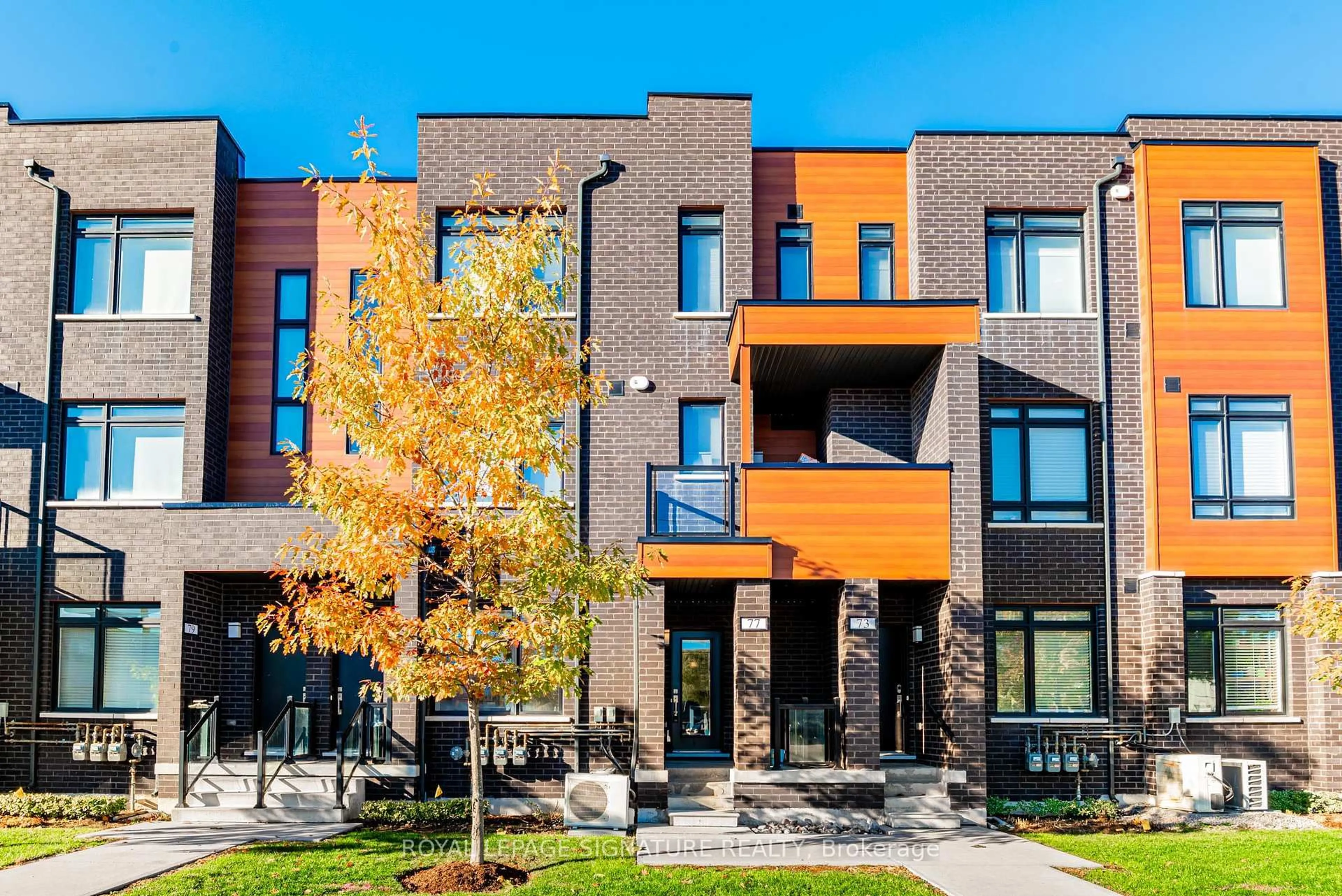 Home with brick exterior material, street for 370c Red Maple Rd #77, Richmond Hill Ontario L4C 6P5