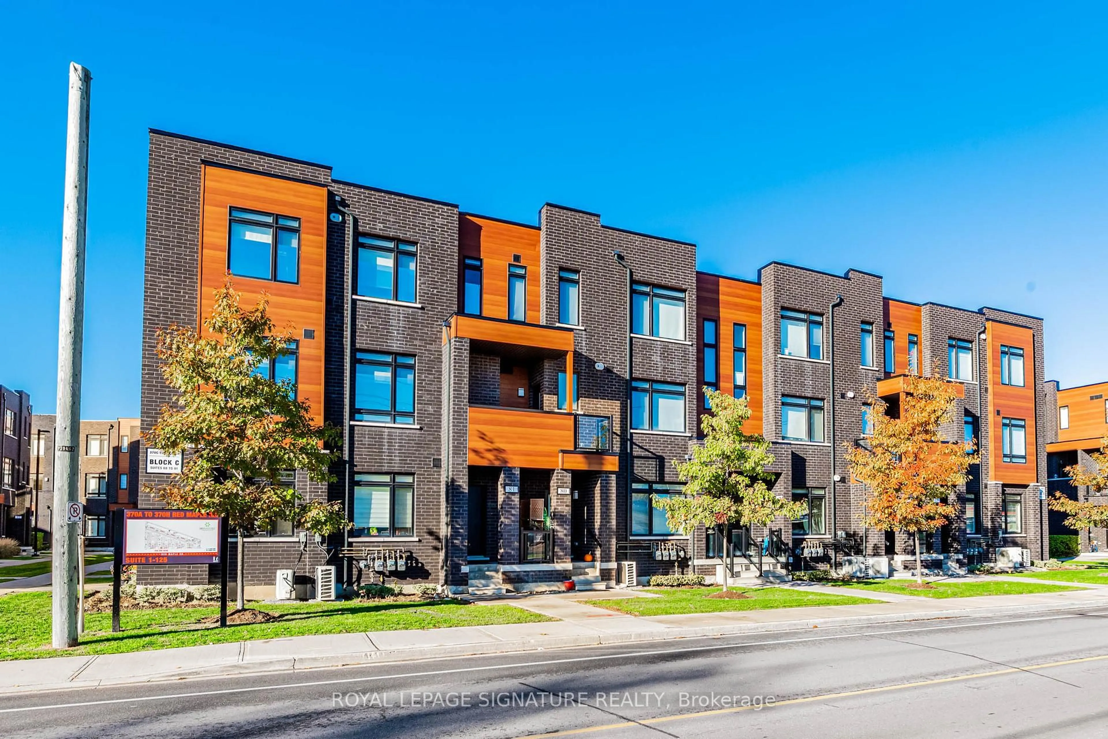 Home with brick exterior material, street for 370c Red Maple Rd #77, Richmond Hill Ontario L4C 6P5