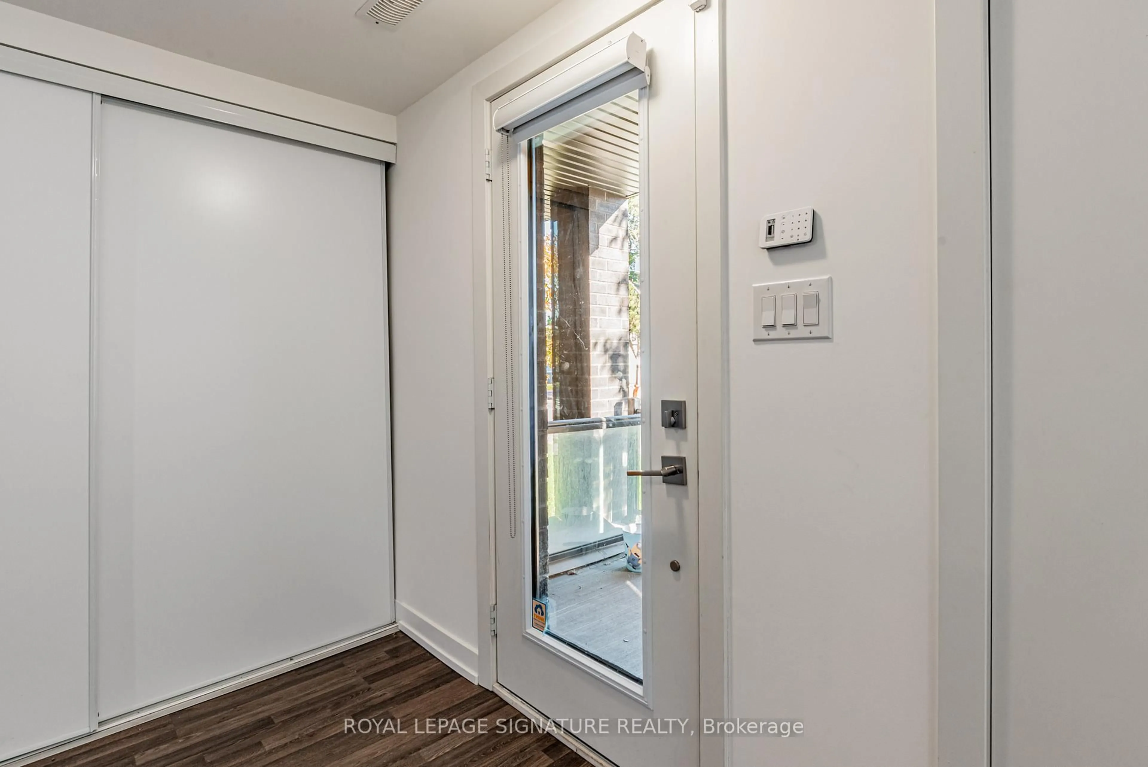 Indoor entryway for 370c Red Maple Rd #77, Richmond Hill Ontario L4C 6P5