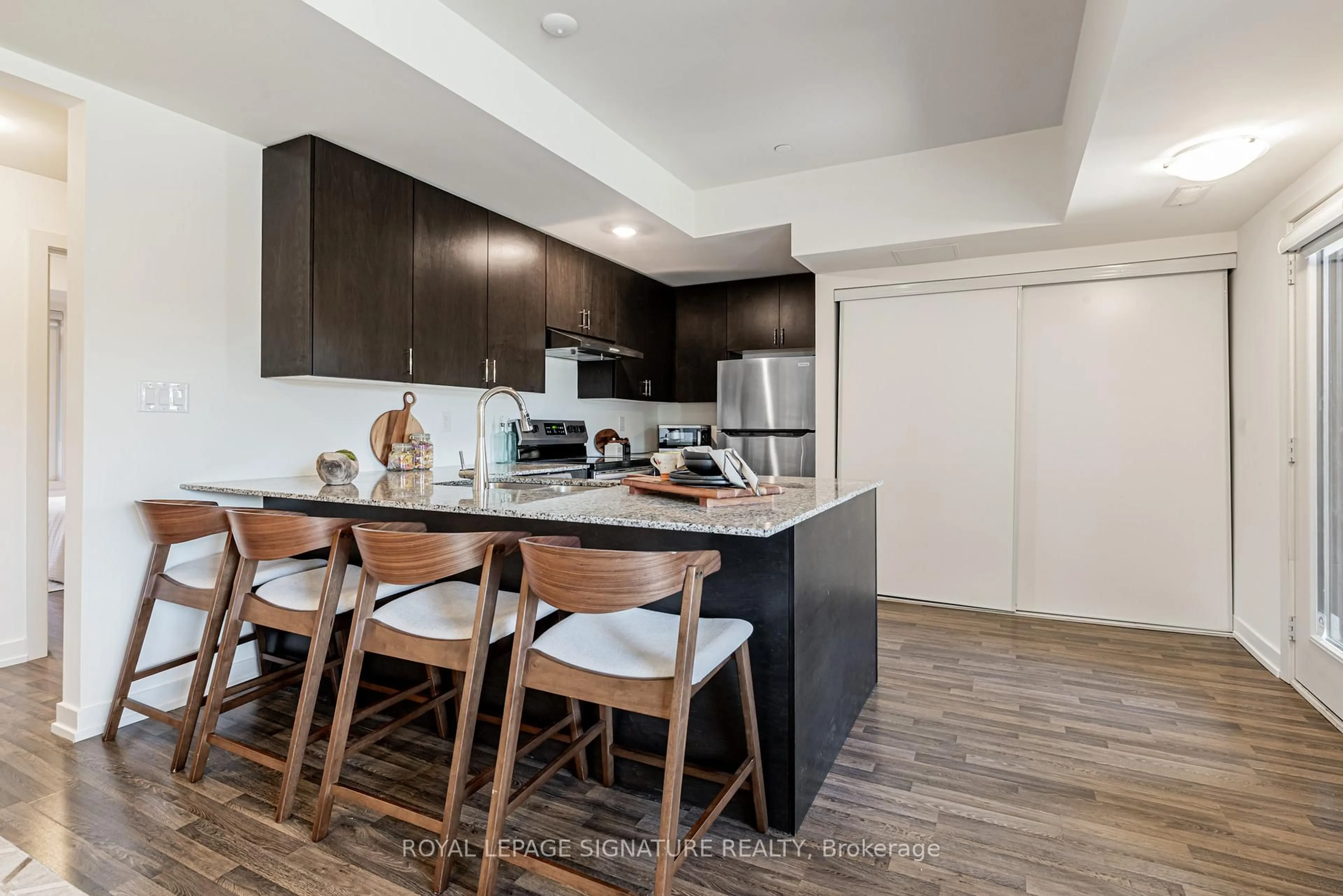 Open concept kitchen, wood/laminate floor for 370c Red Maple Rd #77, Richmond Hill Ontario L4C 6P5