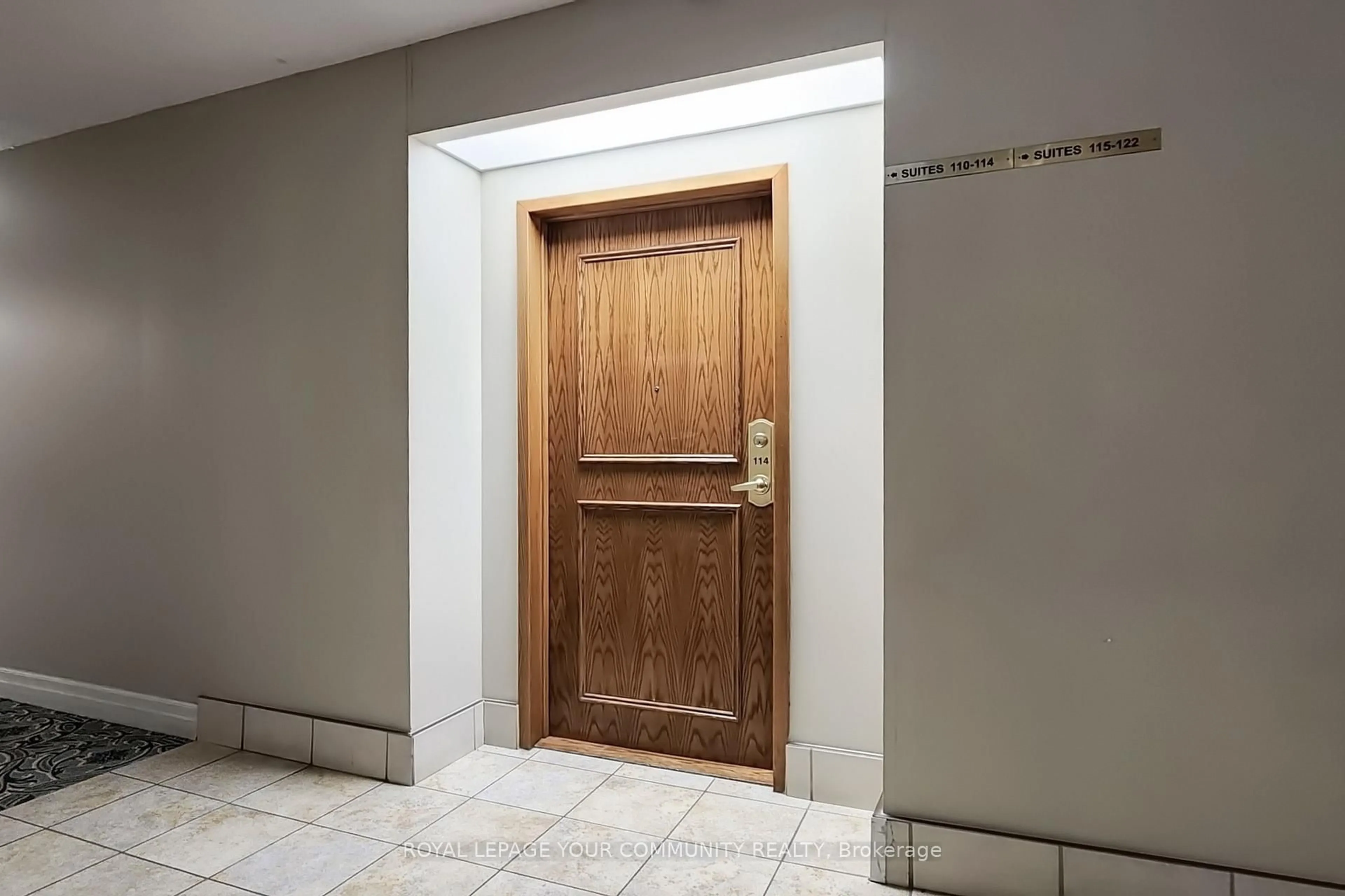 Indoor foyer for 2502 Rutherford Rd #114, Vaughan Ontario L4K 5N6