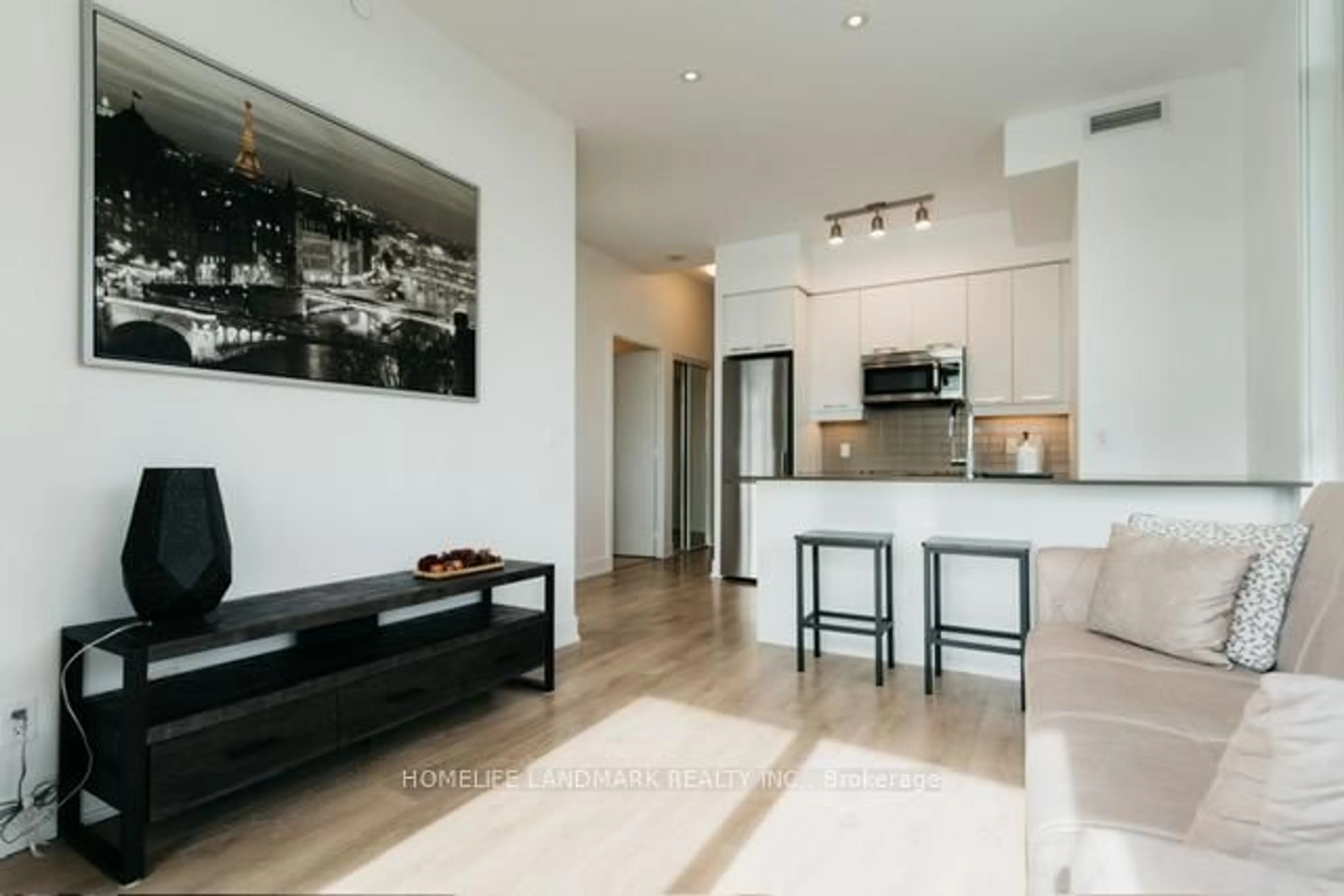 Open concept kitchen, ceramic/tile floor for 9471 Yonge St #234, Richmond Hill Ontario L4C 0Z5