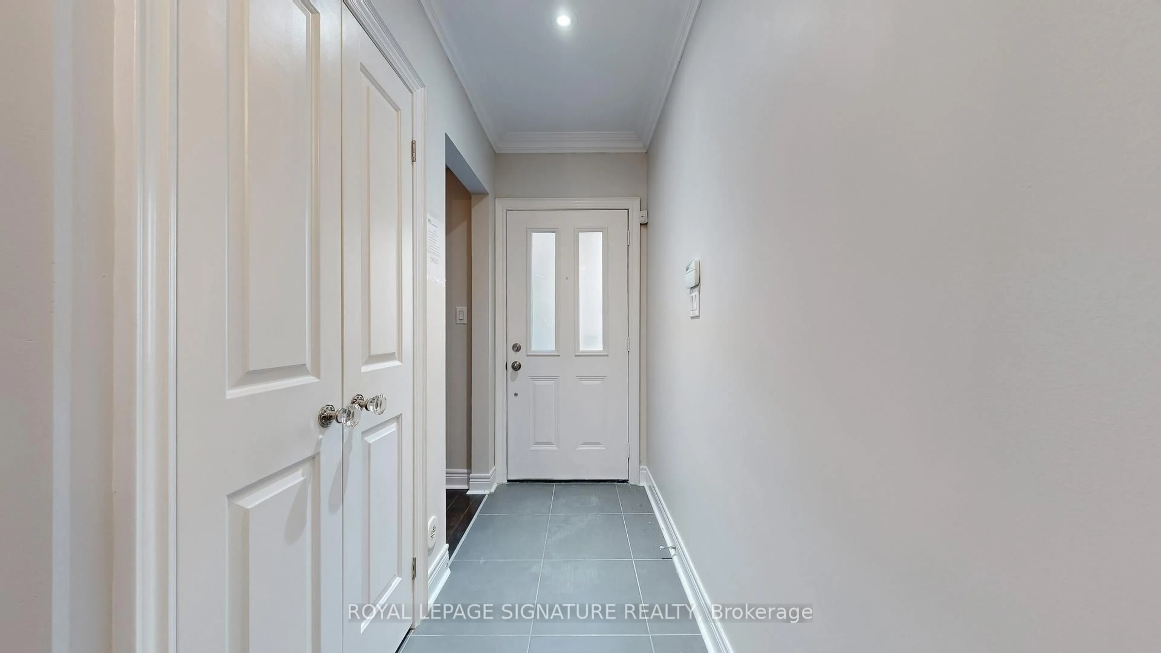 Indoor entryway for 8 Agar Lane #45, Vaughan Ontario L4L 0C5
