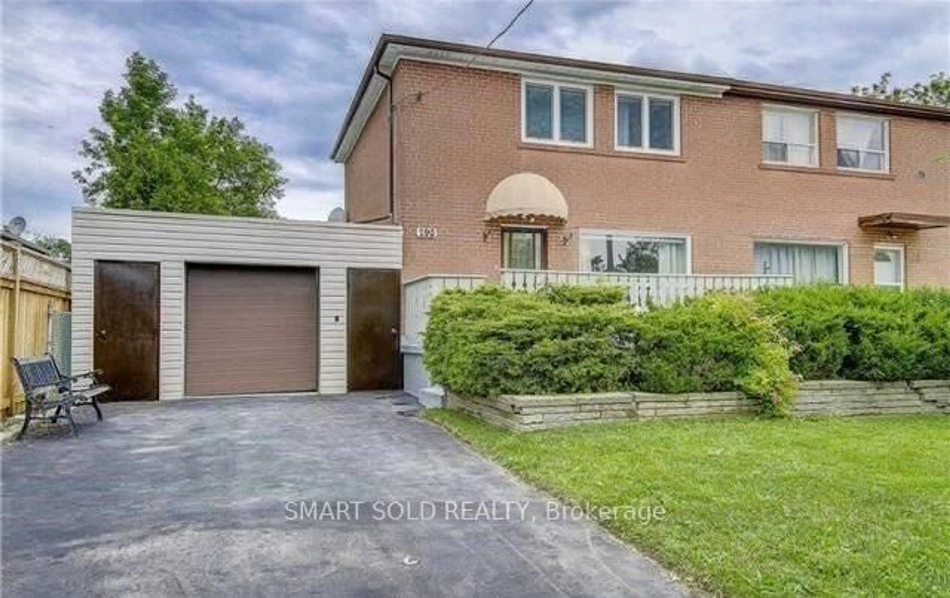 Home with brick exterior material, street for 290 Axminster Dr, Richmond Hill Ontario L4C 2W1