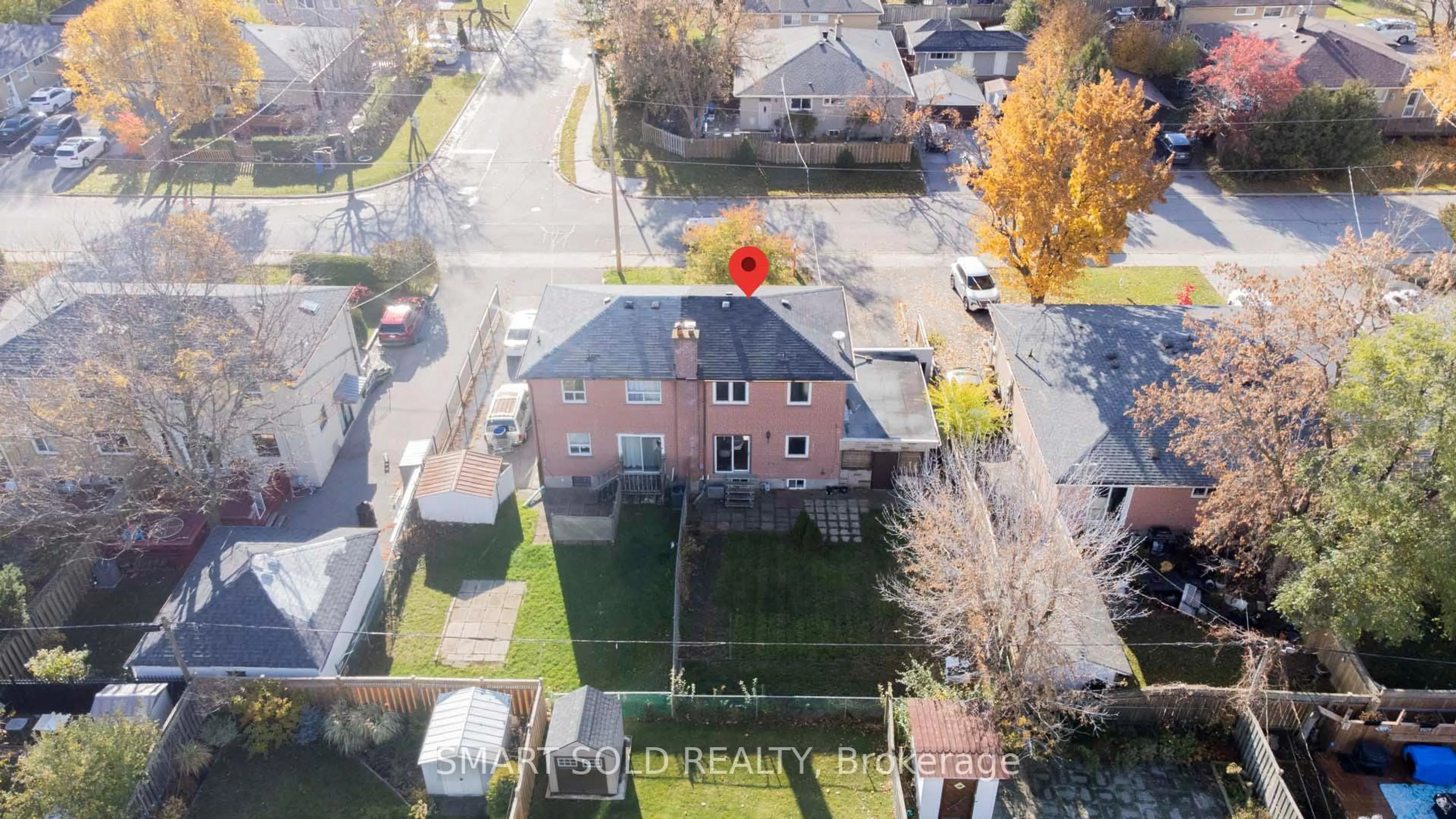 A pic from outside/outdoor area/front of a property/back of a property/a pic from drone, street for 290 Axminster Dr, Richmond Hill Ontario L4C 2W1