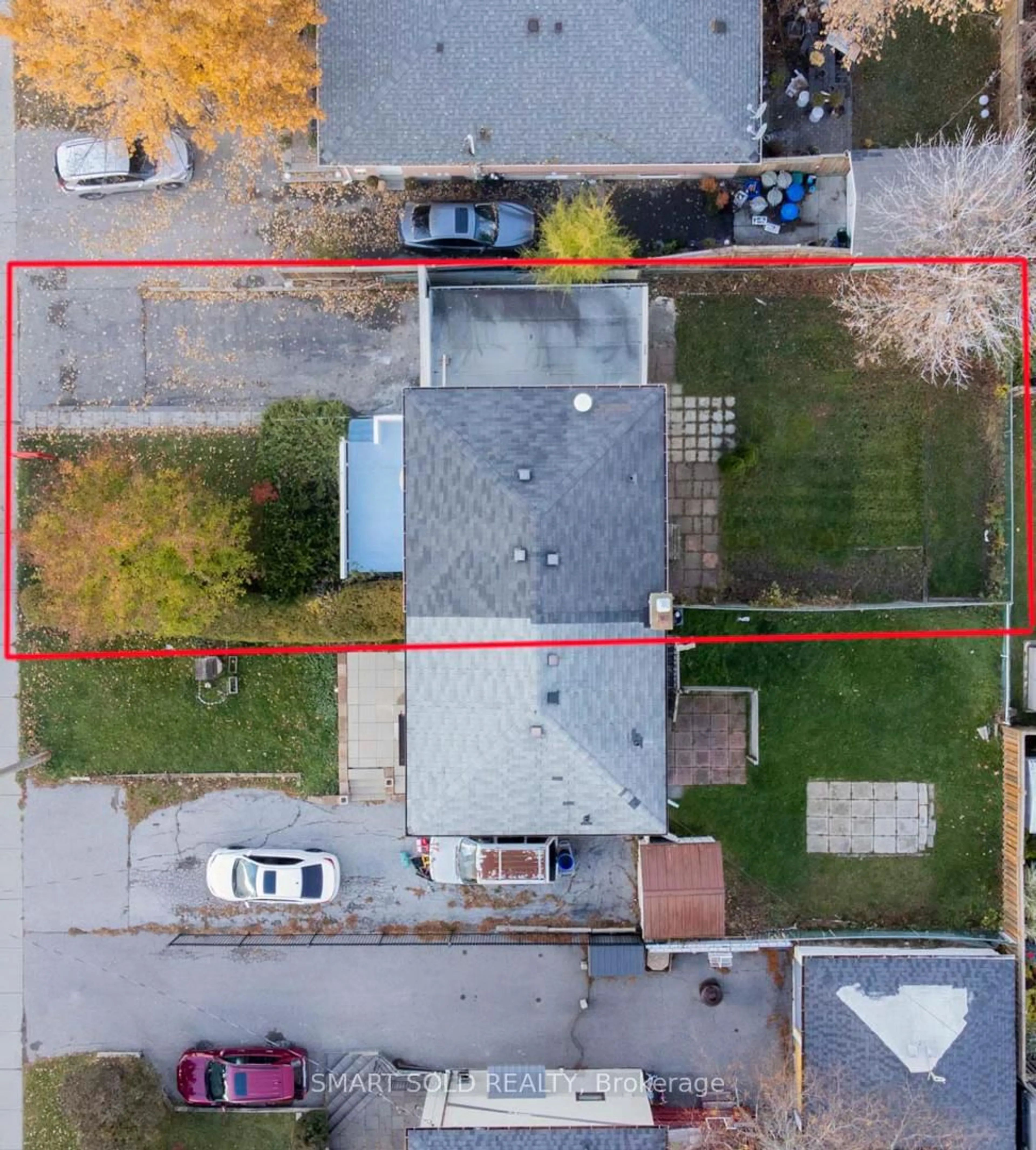 A pic from outside/outdoor area/front of a property/back of a property/a pic from drone, street for 290 Axminster Dr, Richmond Hill Ontario L4C 2W1