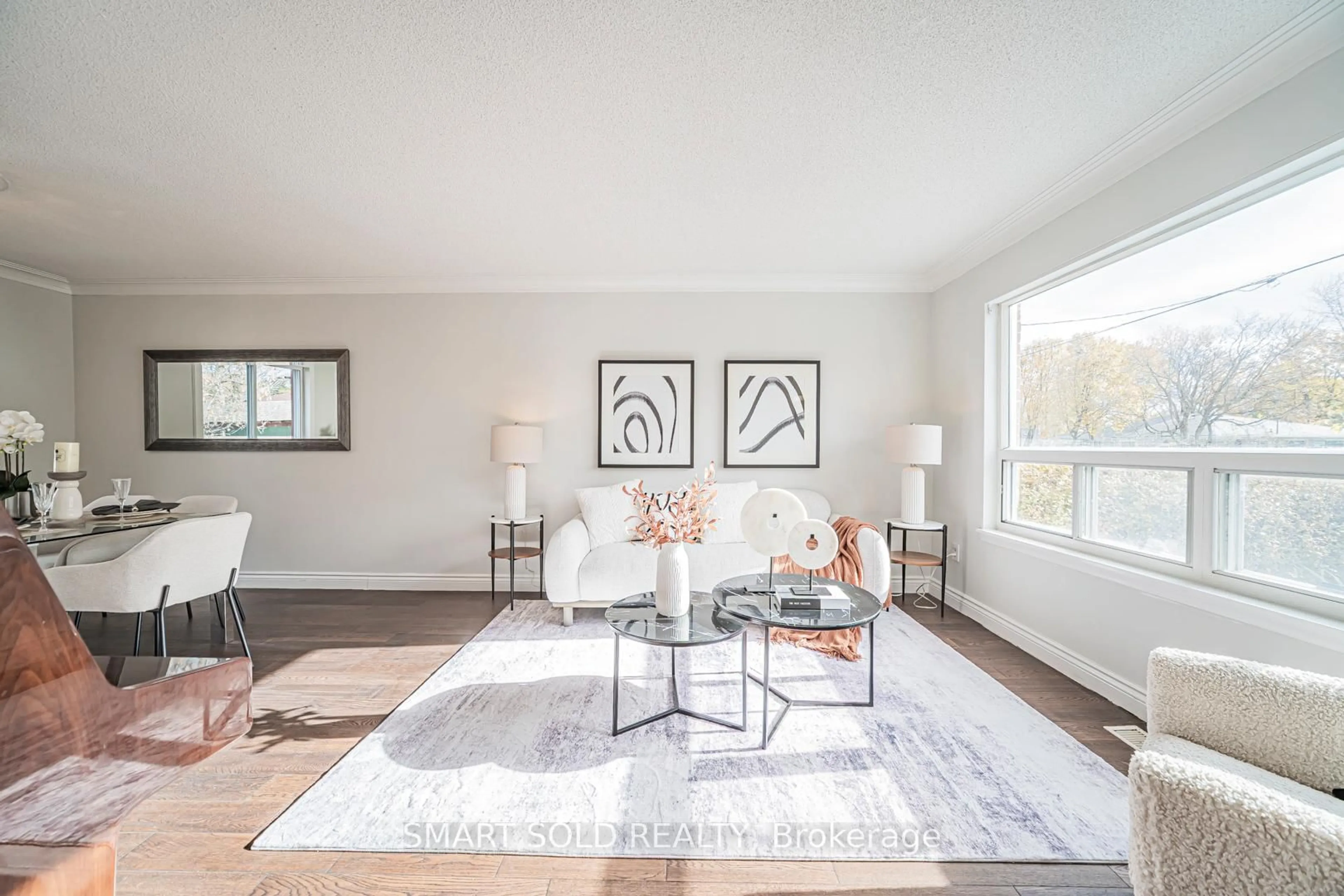 Living room with furniture, unknown for 290 Axminster Dr, Richmond Hill Ontario L4C 2W1