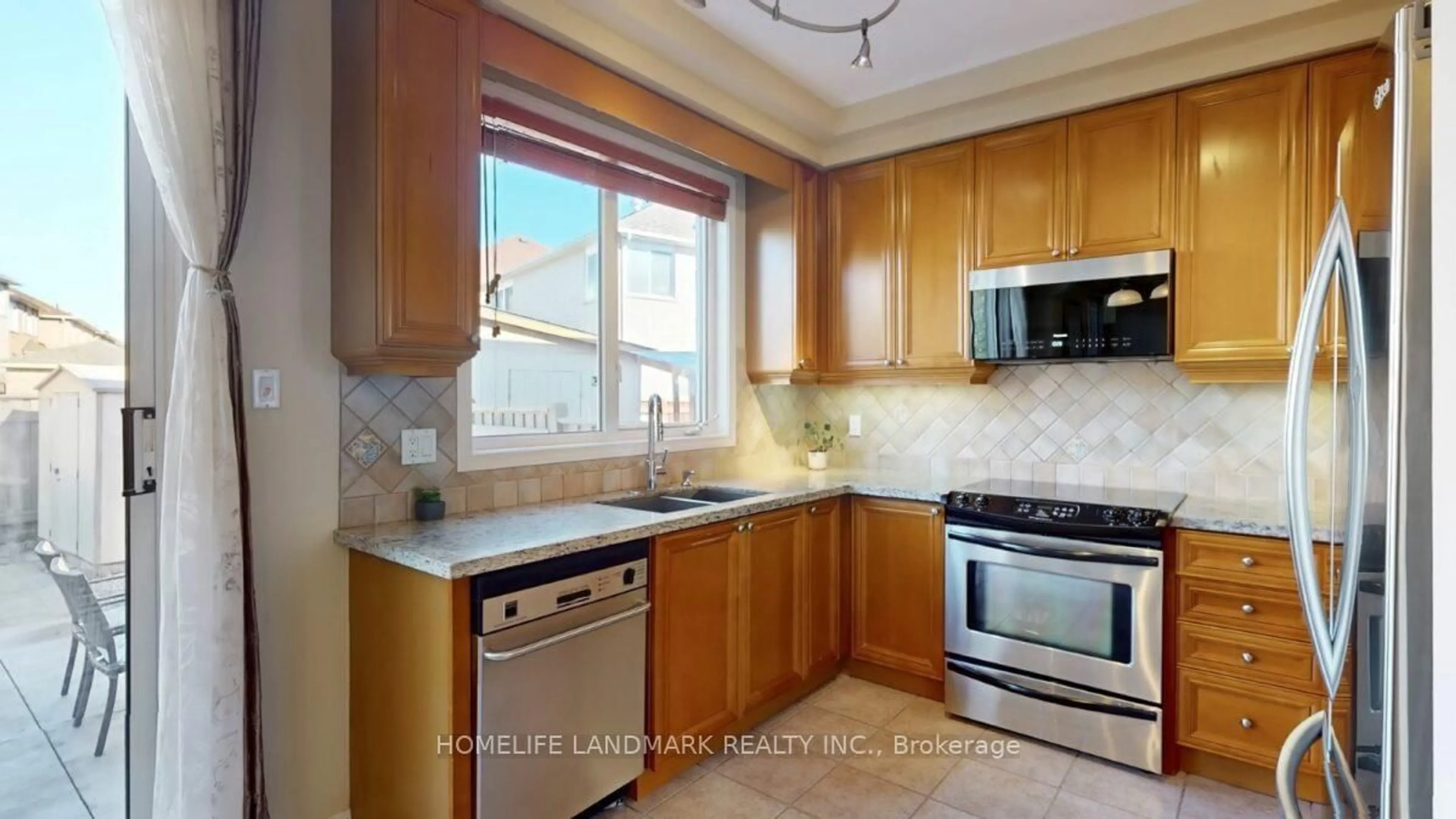 Standard kitchen, ceramic/tile floor for 152 America Ave, Vaughan Ontario L6A 3E8