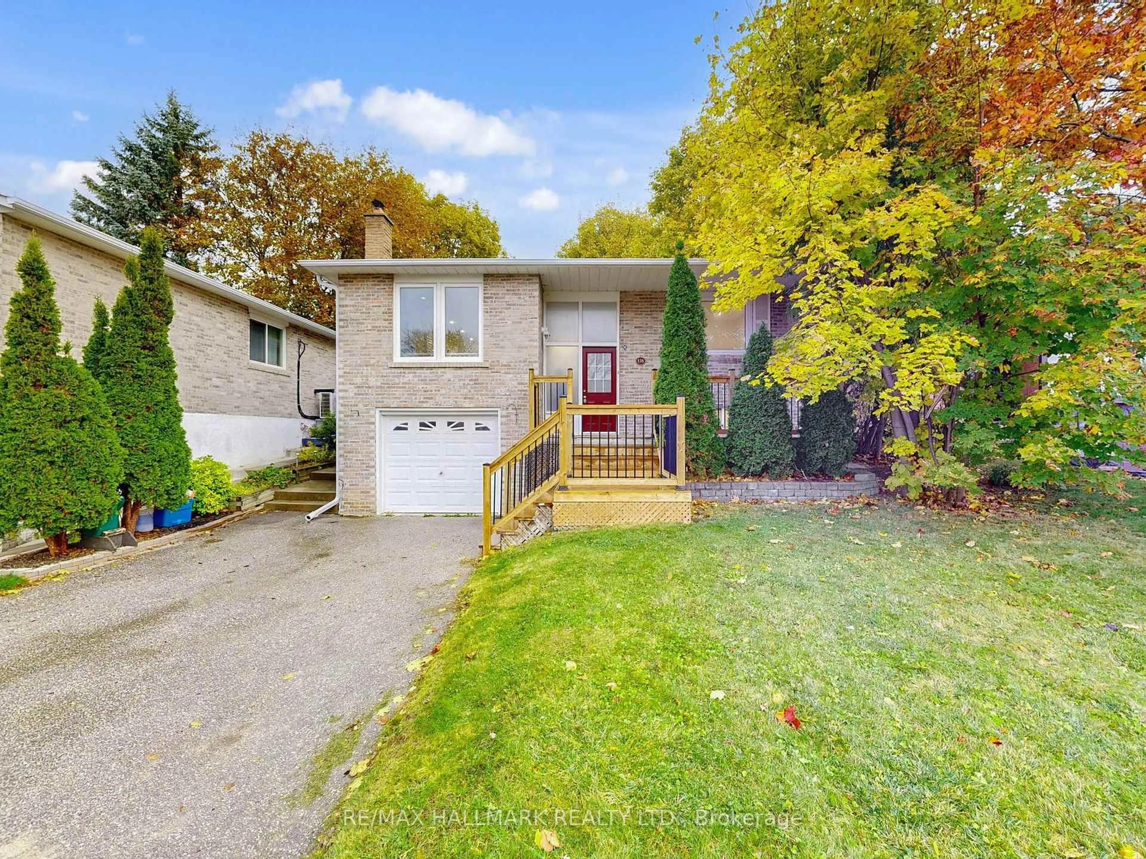 Home with vinyl exterior material, street for 138 Armitage Dr, Newmarket Ontario L3Y 5L7