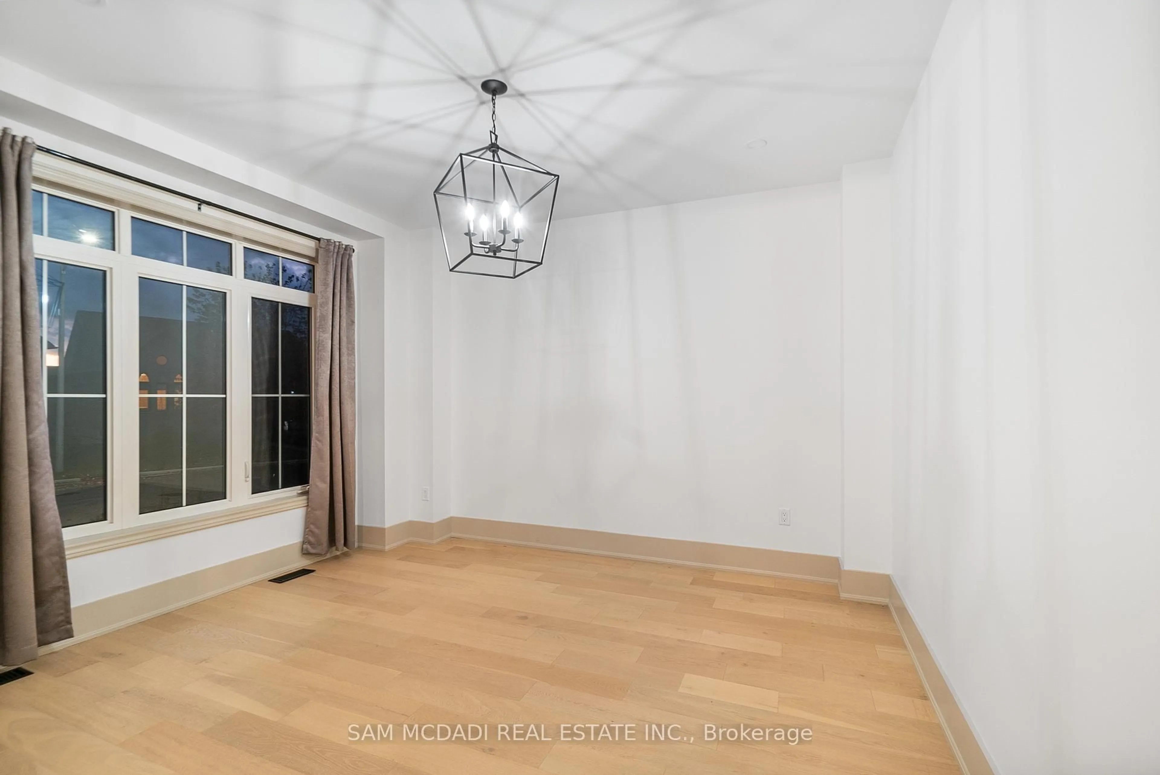 A pic of a room for 1651 Angus St, Innisfil Ontario L9S 0J9