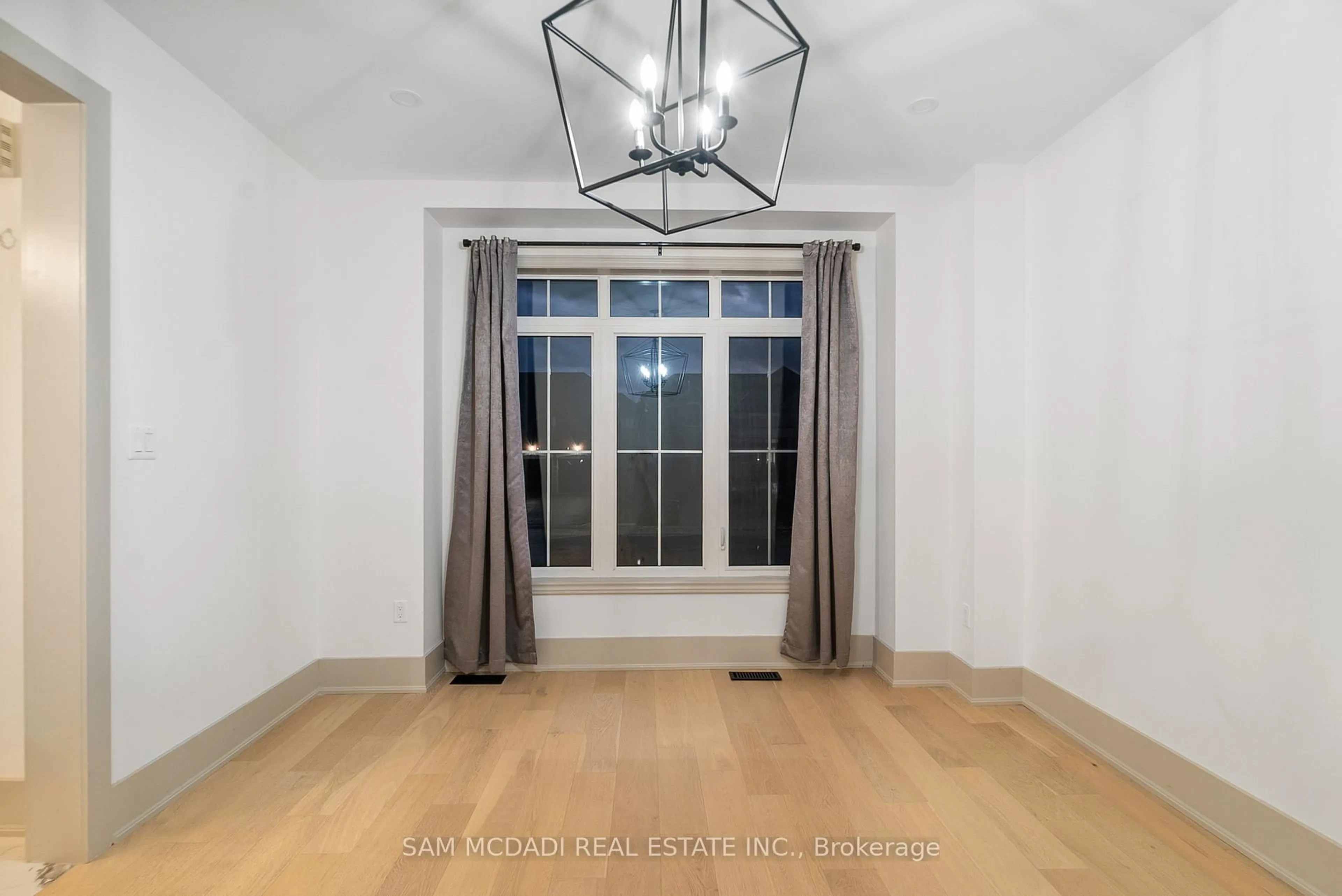 A pic of a room for 1651 Angus St, Innisfil Ontario L9S 0J9