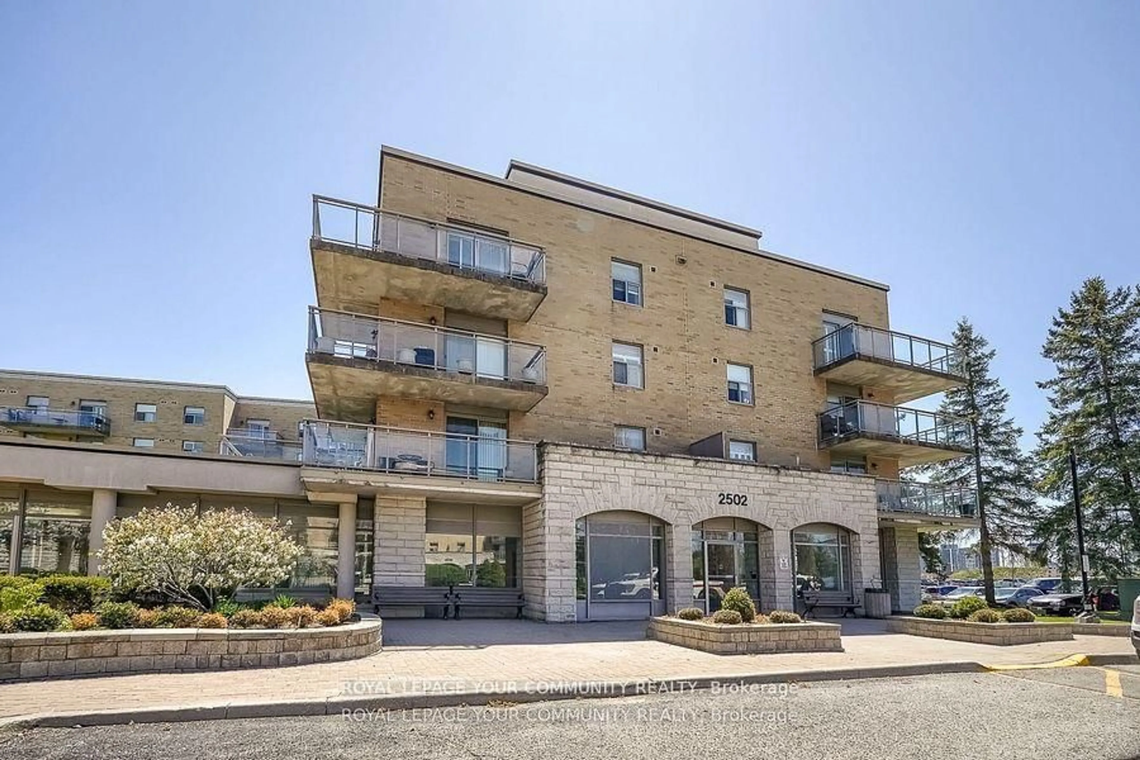 Patio, building for 2502 Rutherford Rd #109, Vaughan Ontario L4K 5N6